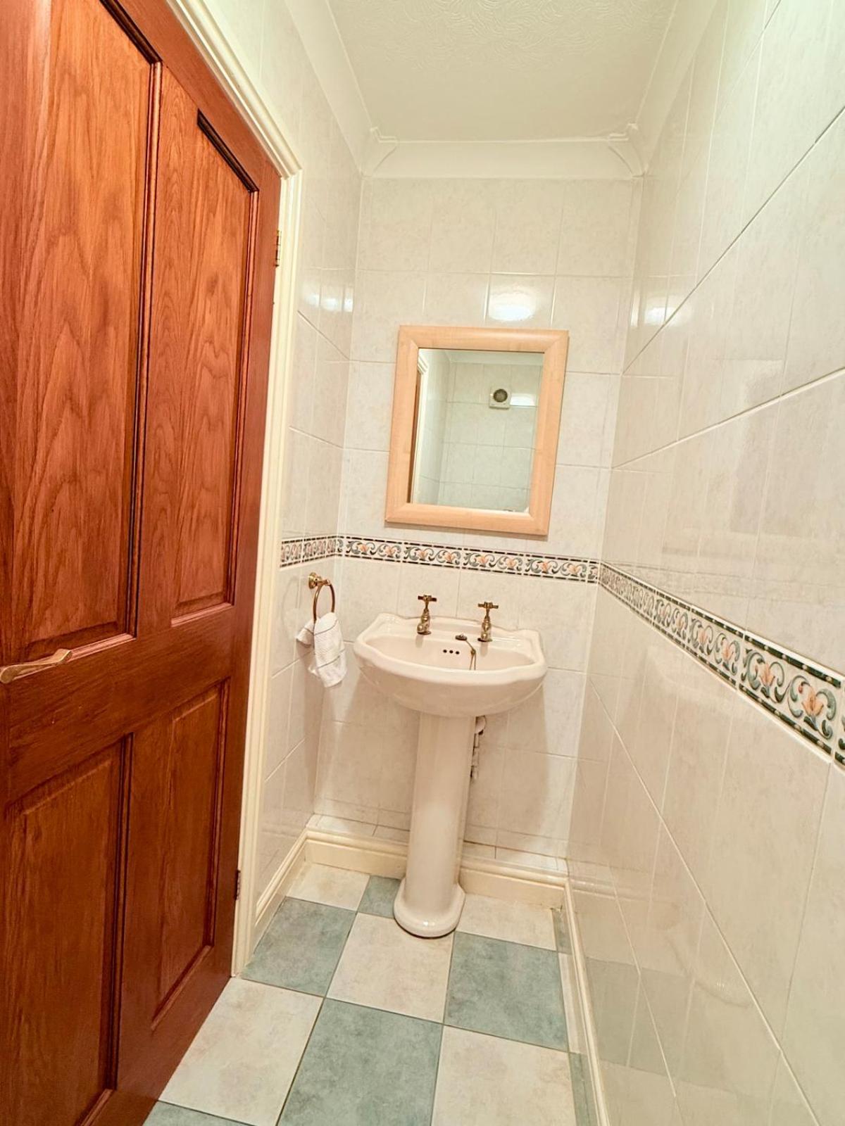 DAINTY HOME STAY - 6 BDR Contractors, Family & Group