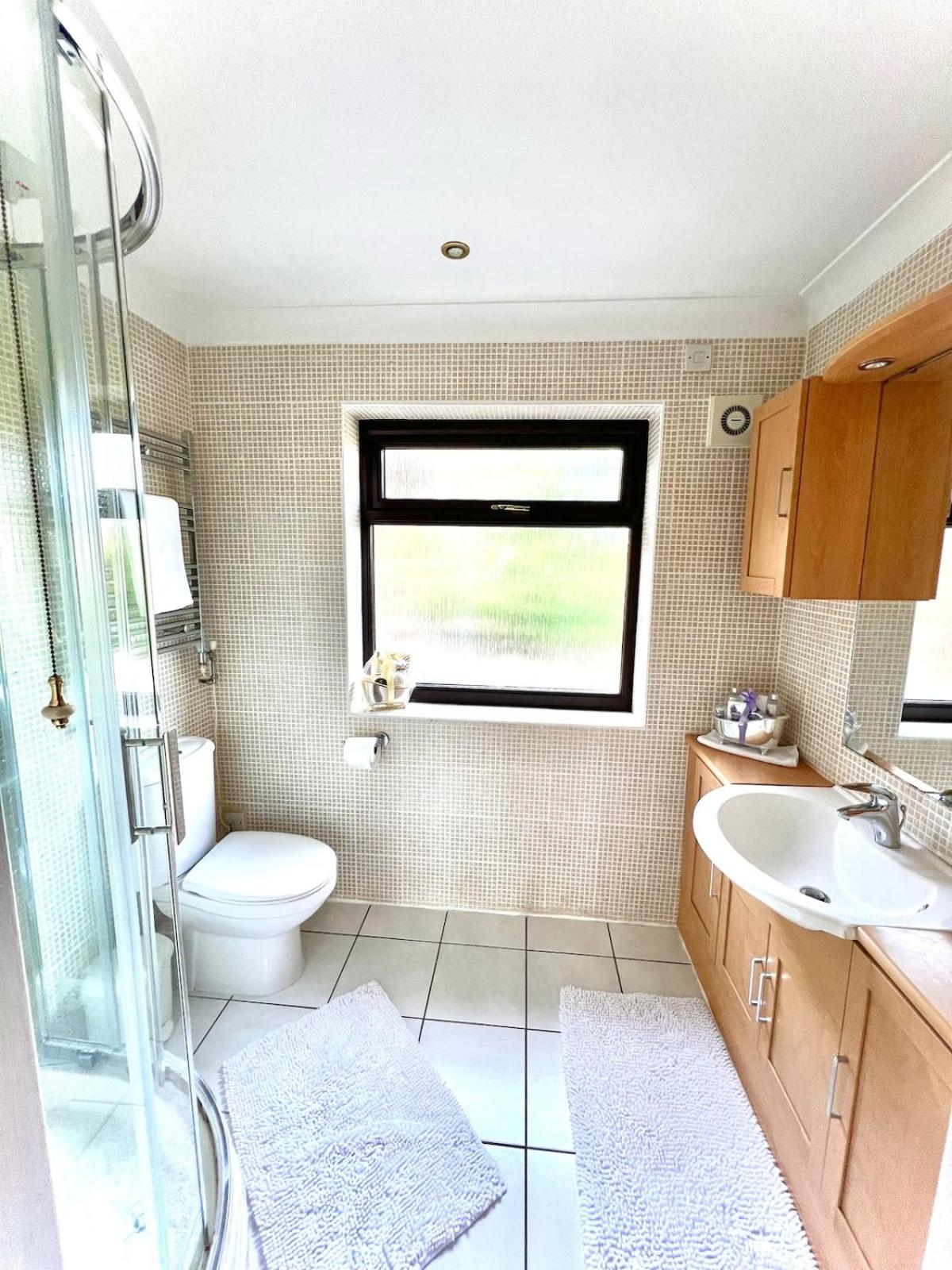 DAINTY HOME STAY - 6 BDR Contractors, Family & Group