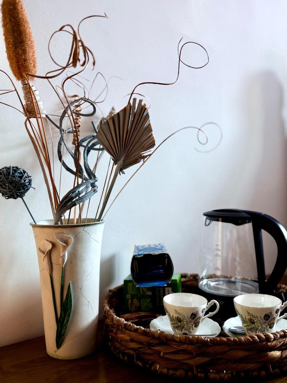 DAINTY HOME STAY - 6 BDR Contractors, Family & Group