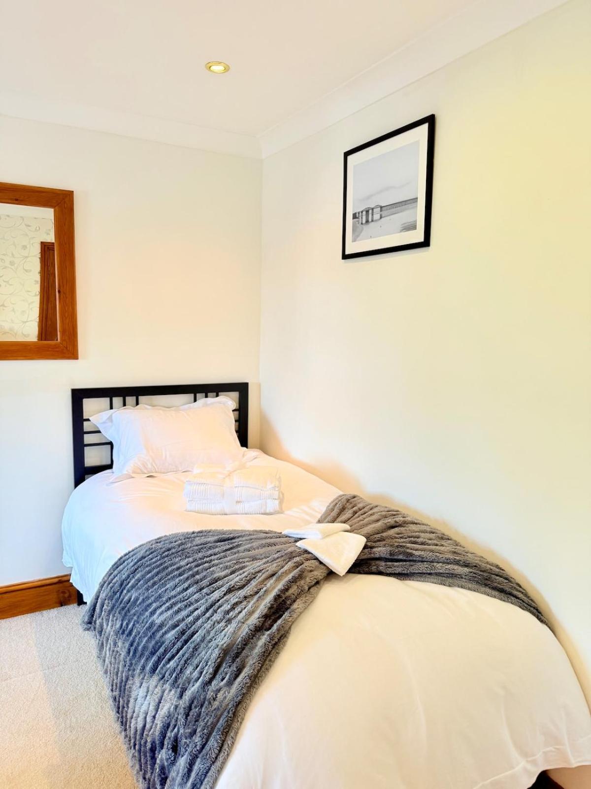 DAINTY HOME STAY - 6 BDR Contractors, Family & Group
