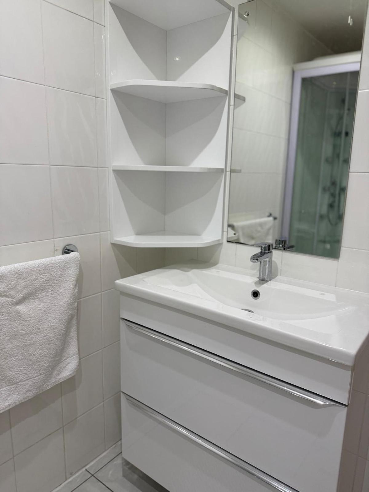 DAINTY HOME STAY - 6 BDR Contractors, Family & Group