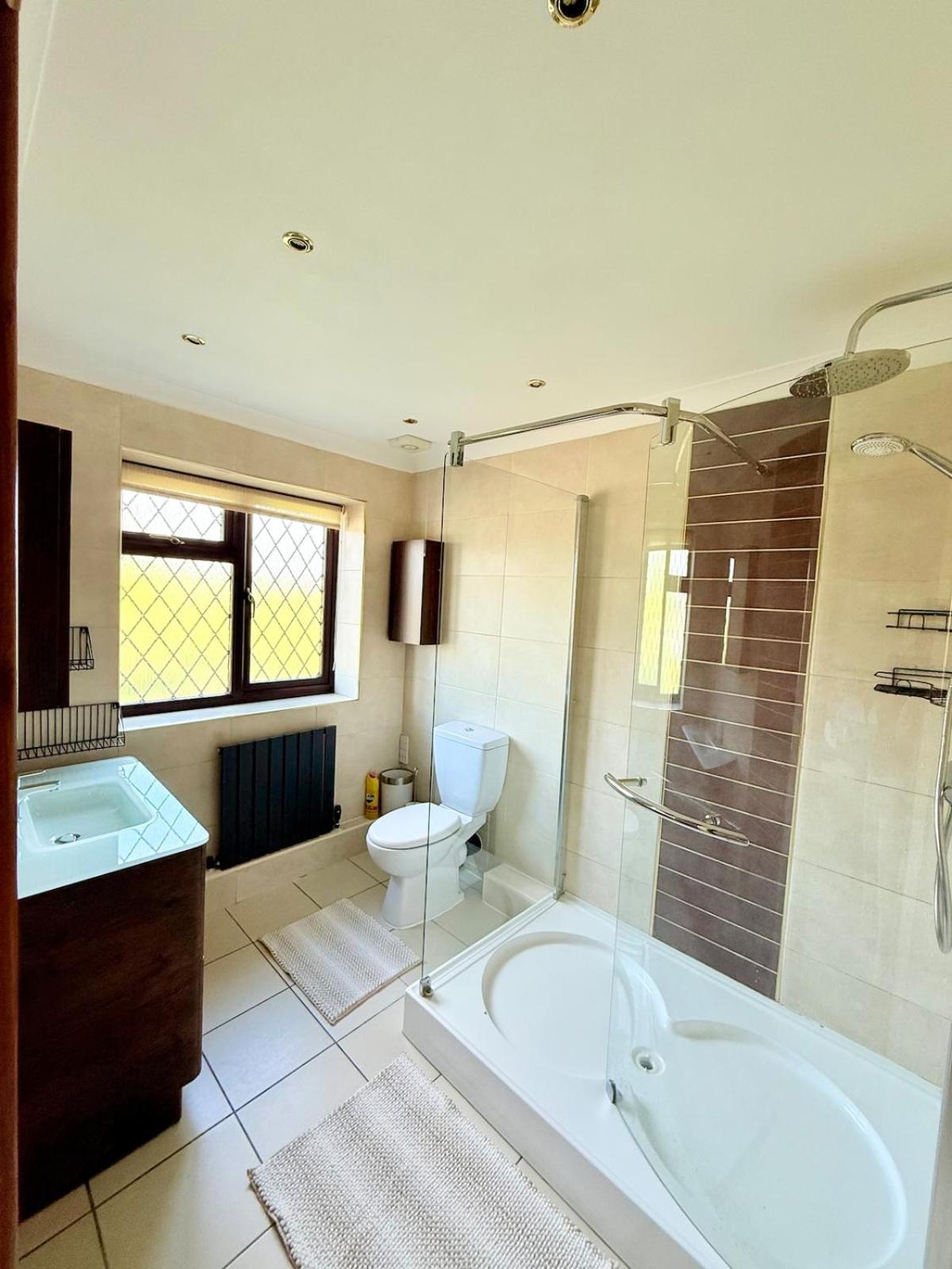 DAINTY HOME STAY - 6 BDR Contractors, Family & Group