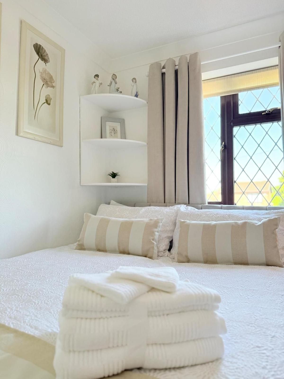 DAINTY HOME STAY - 6 BDR Contractors, Family & Group
