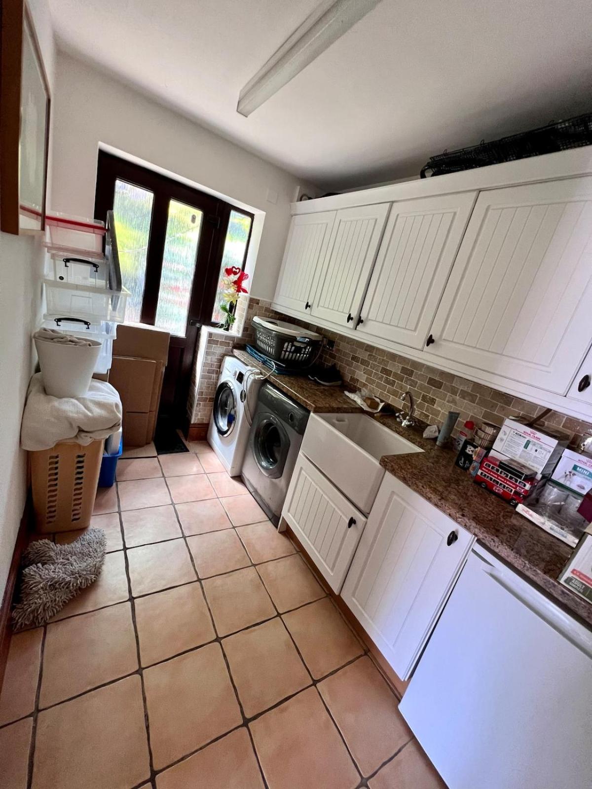 DAINTY HOME STAY - 6 BDR Contractors, Family & Group