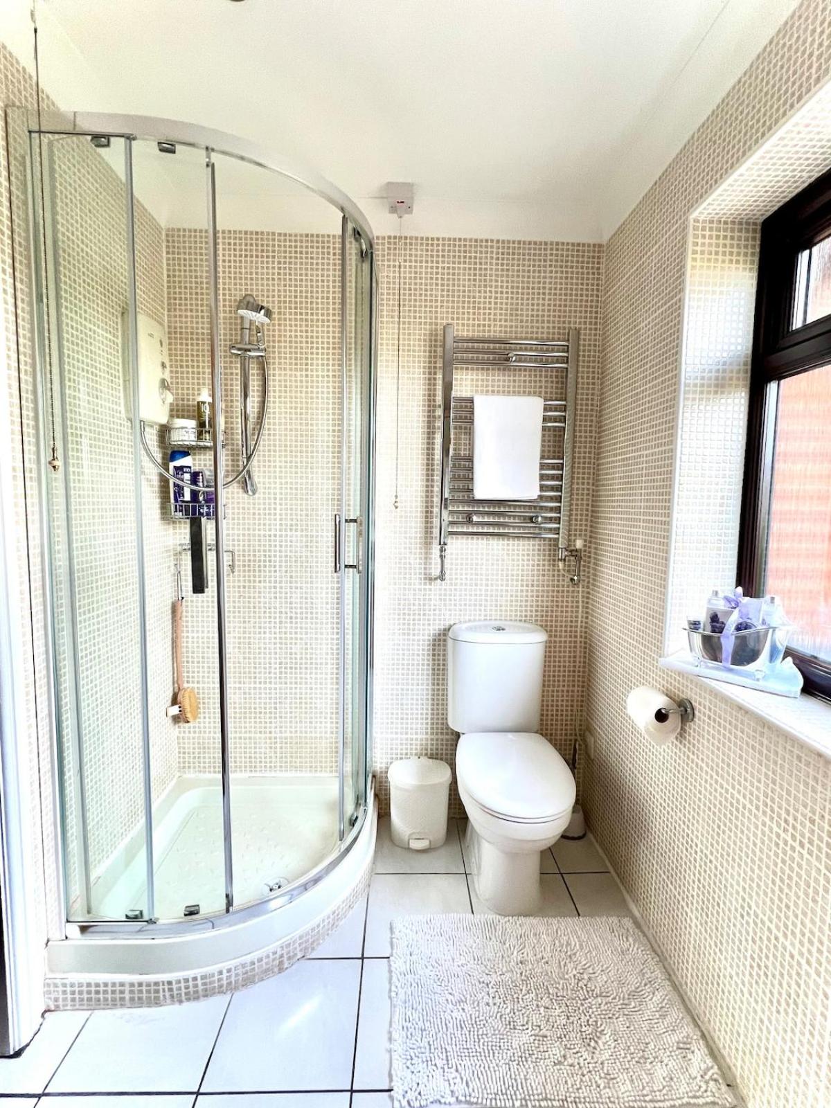 DAINTY HOME STAY - 6 BDR Contractors, Family & Group