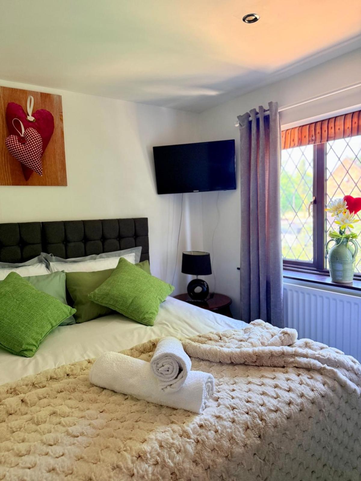 DAINTY HOME STAY - 6 BDR Contractors, Family & Group