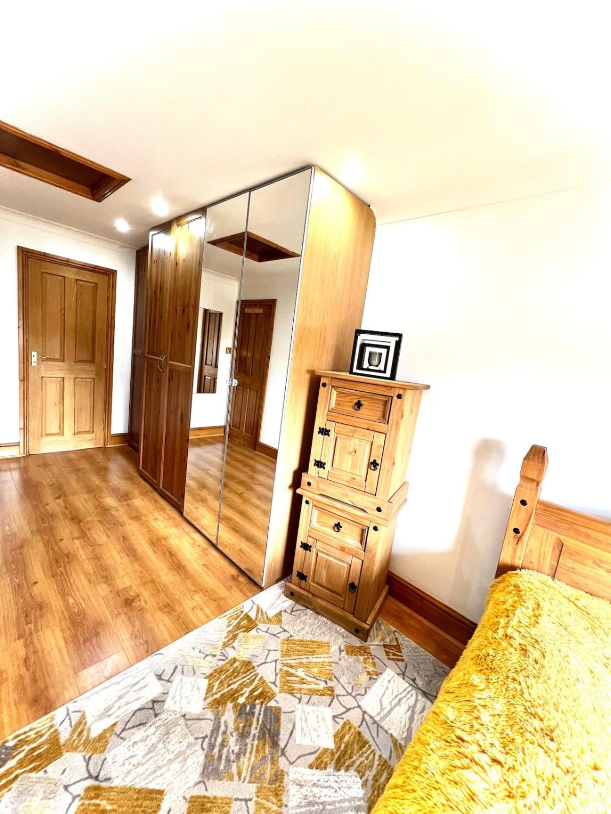 DAINTY HOME STAY - 6 BDR Contractors, Family & Group