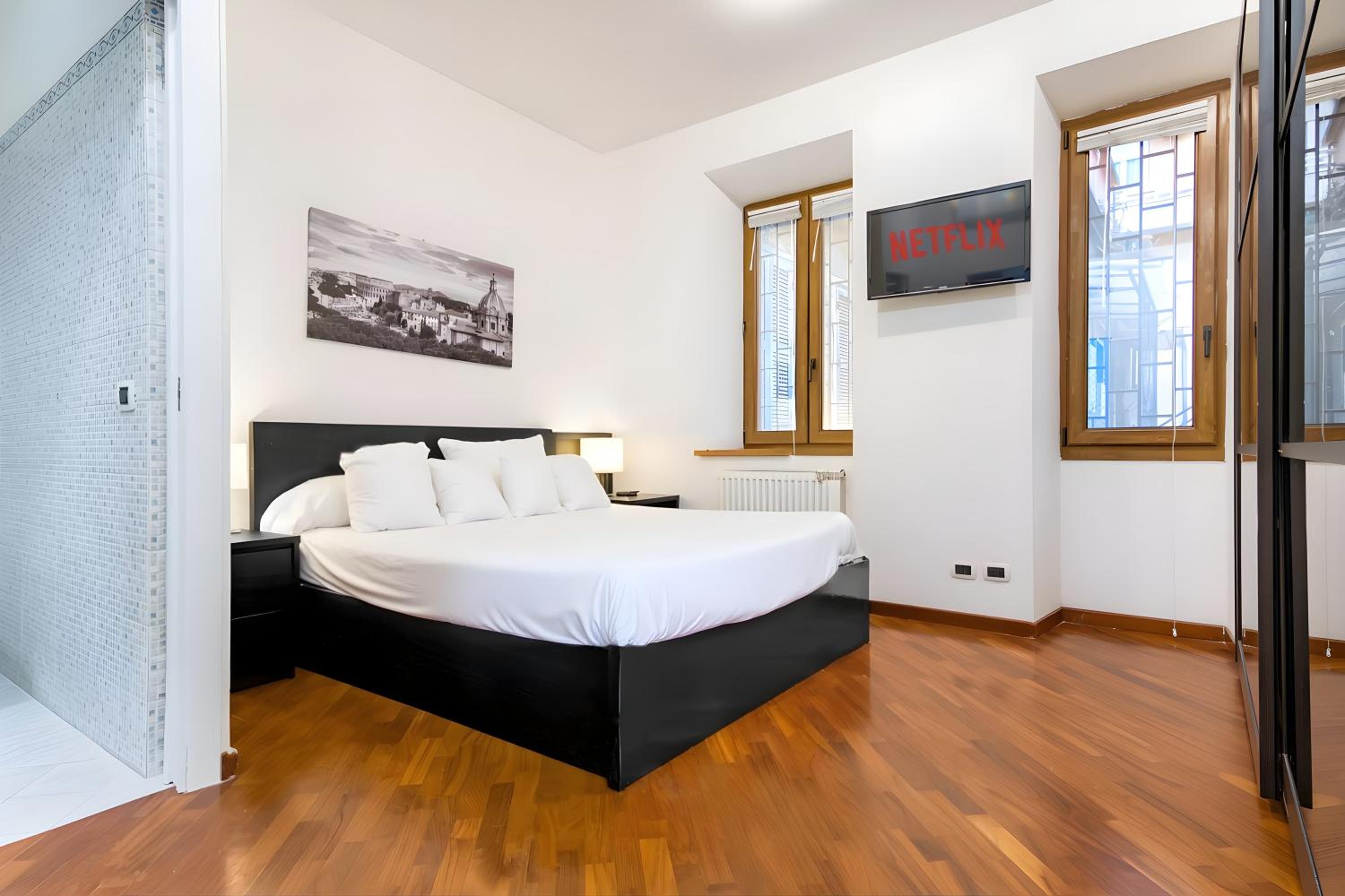 Elegantis San Giovanni Suite - Chic Apartment with Bathtub Near Historic Center, Metro & Tram Nearby