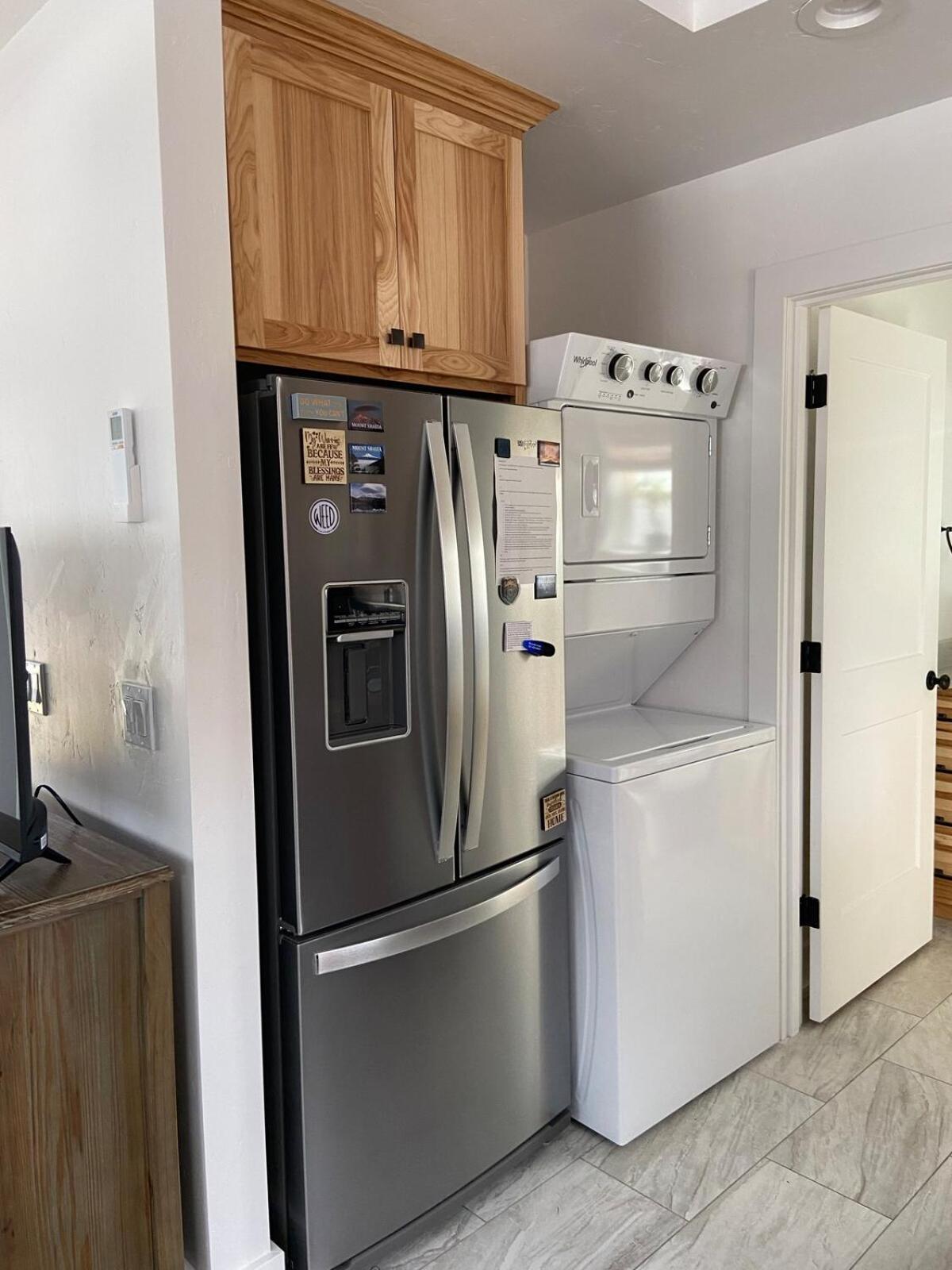 Newer Cozy Guest Cottage with Saltwater Spa!