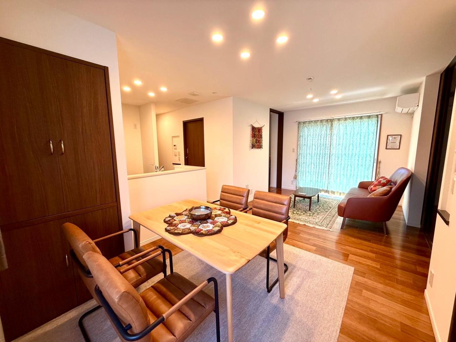 Private stay, fully equipped 45 square meter, Easy access to Disneyland & Airports