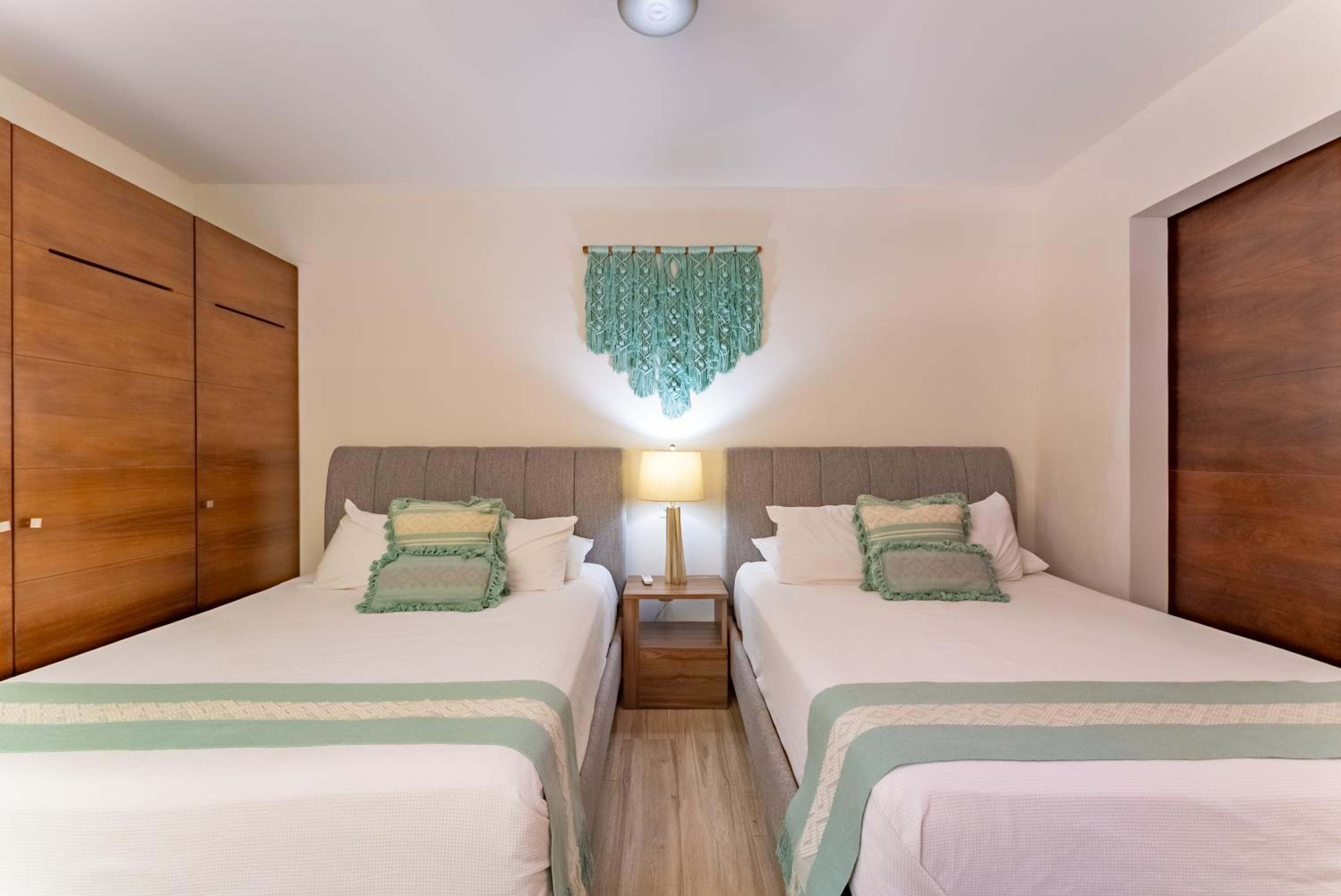 Lagoonfront Apartment with Pool and Beach Access