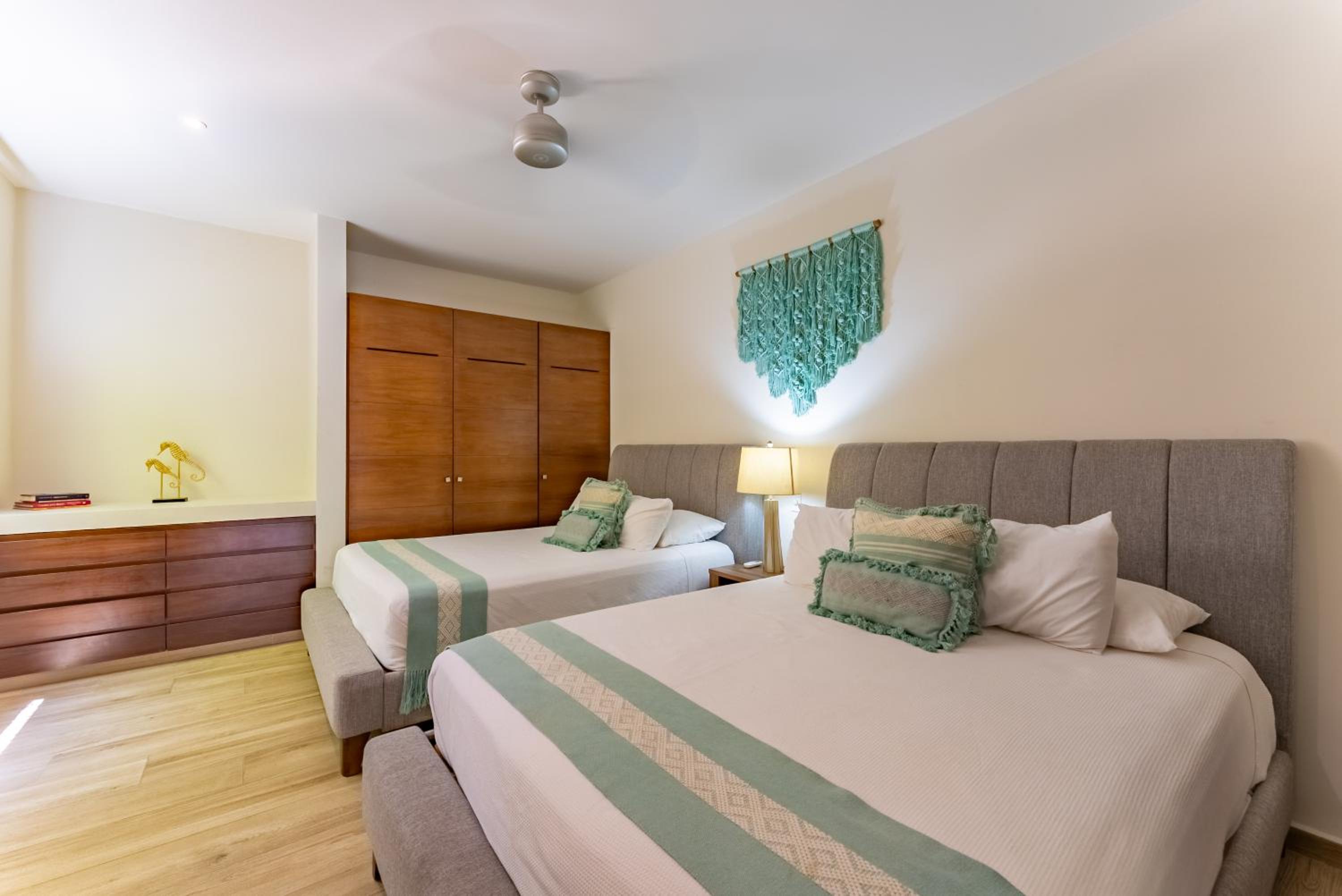 Lagoonfront Apartment with Pool and Beach Access