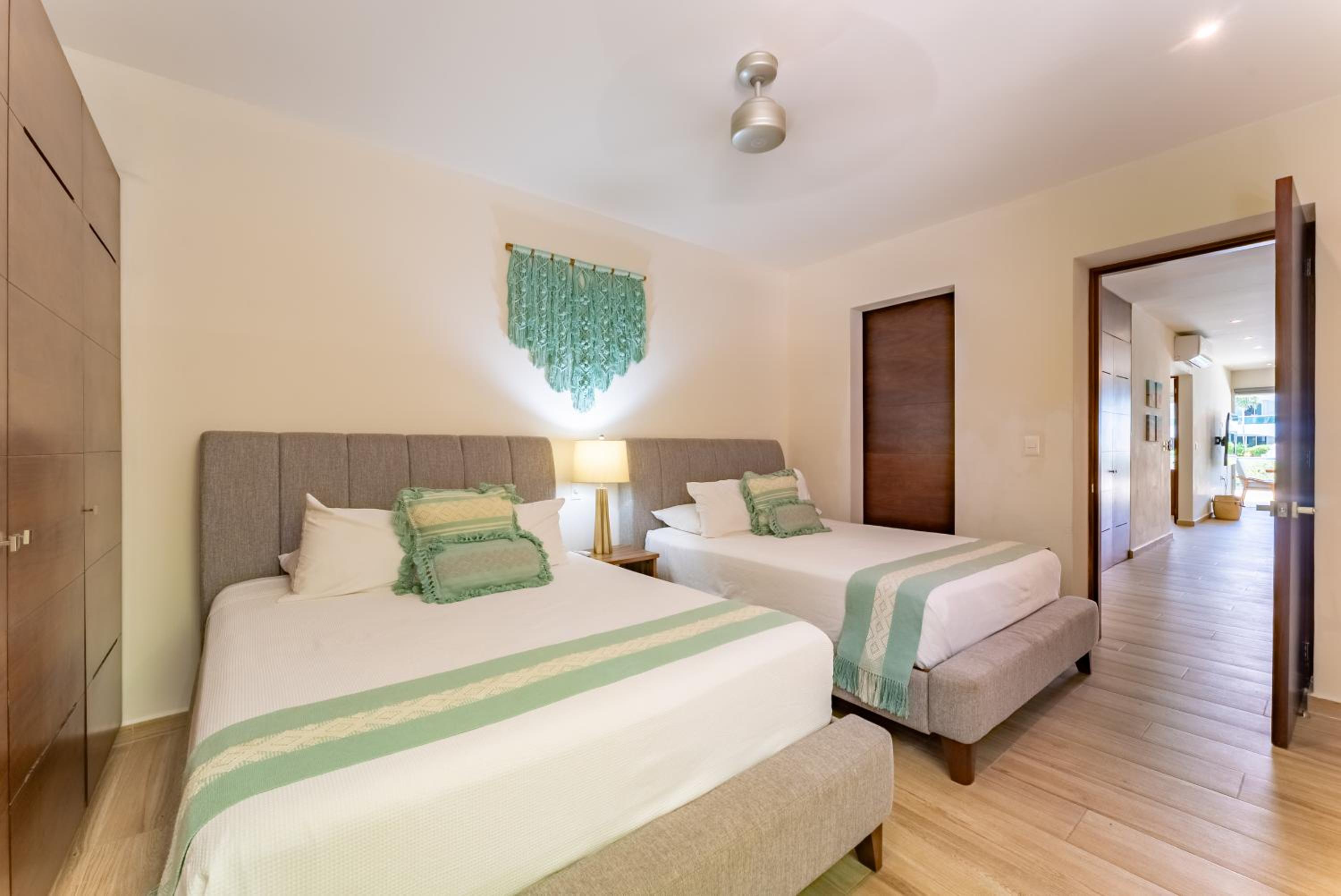Lagoonfront Apartment with Pool and Beach Access