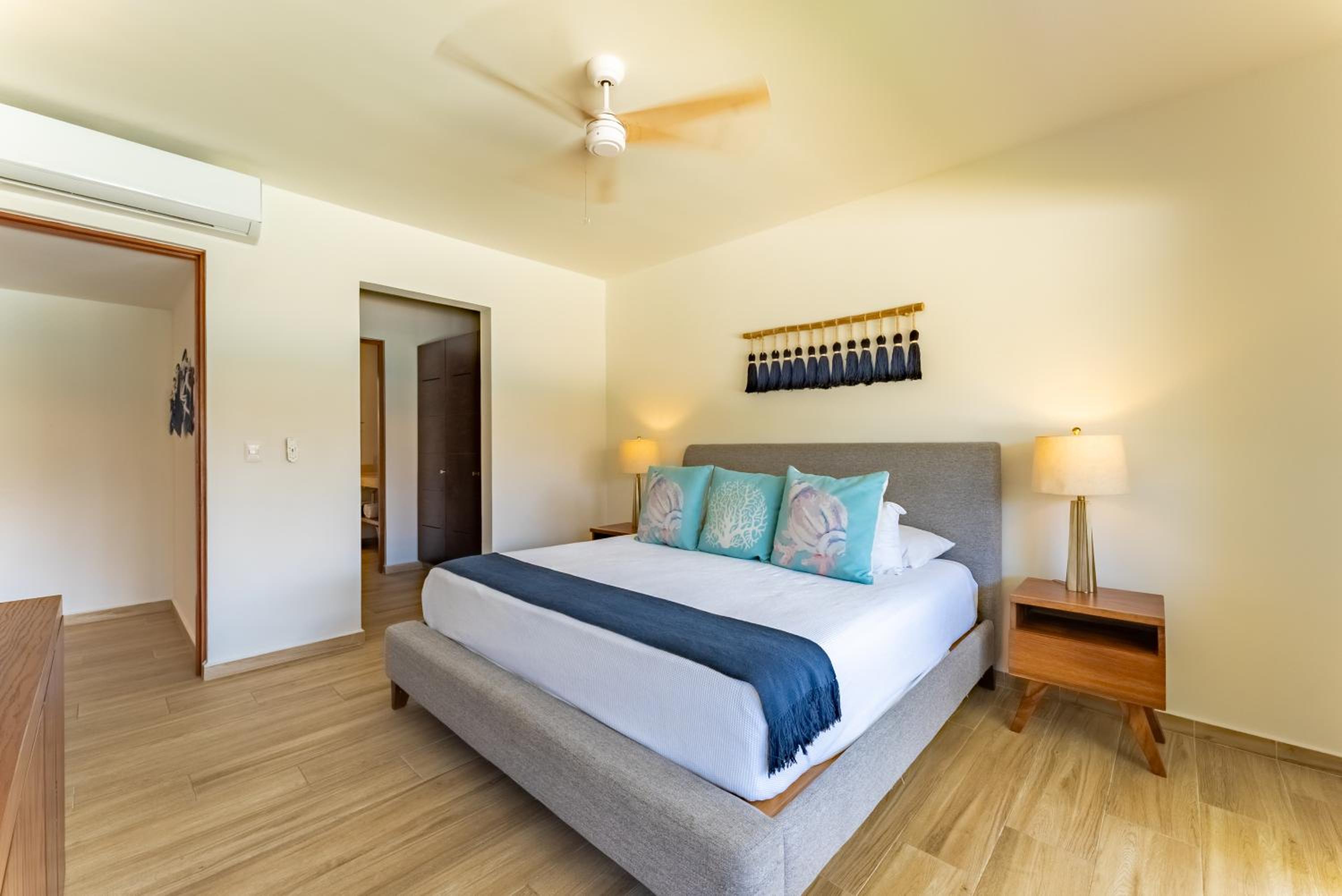 Lagoonfront Apartment with Pool and Beach Access
