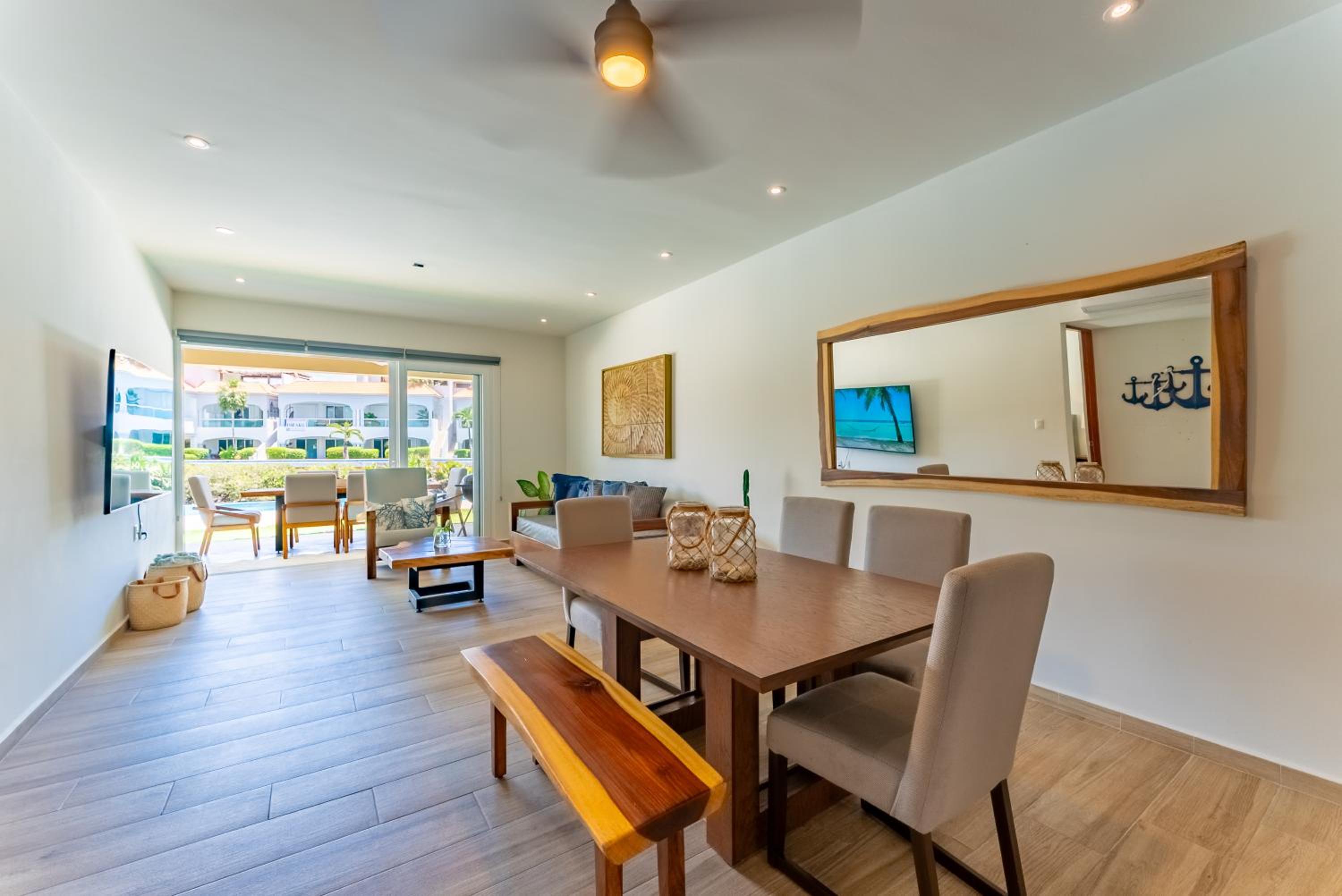 Lagoonfront Apartment with Pool and Beach Access