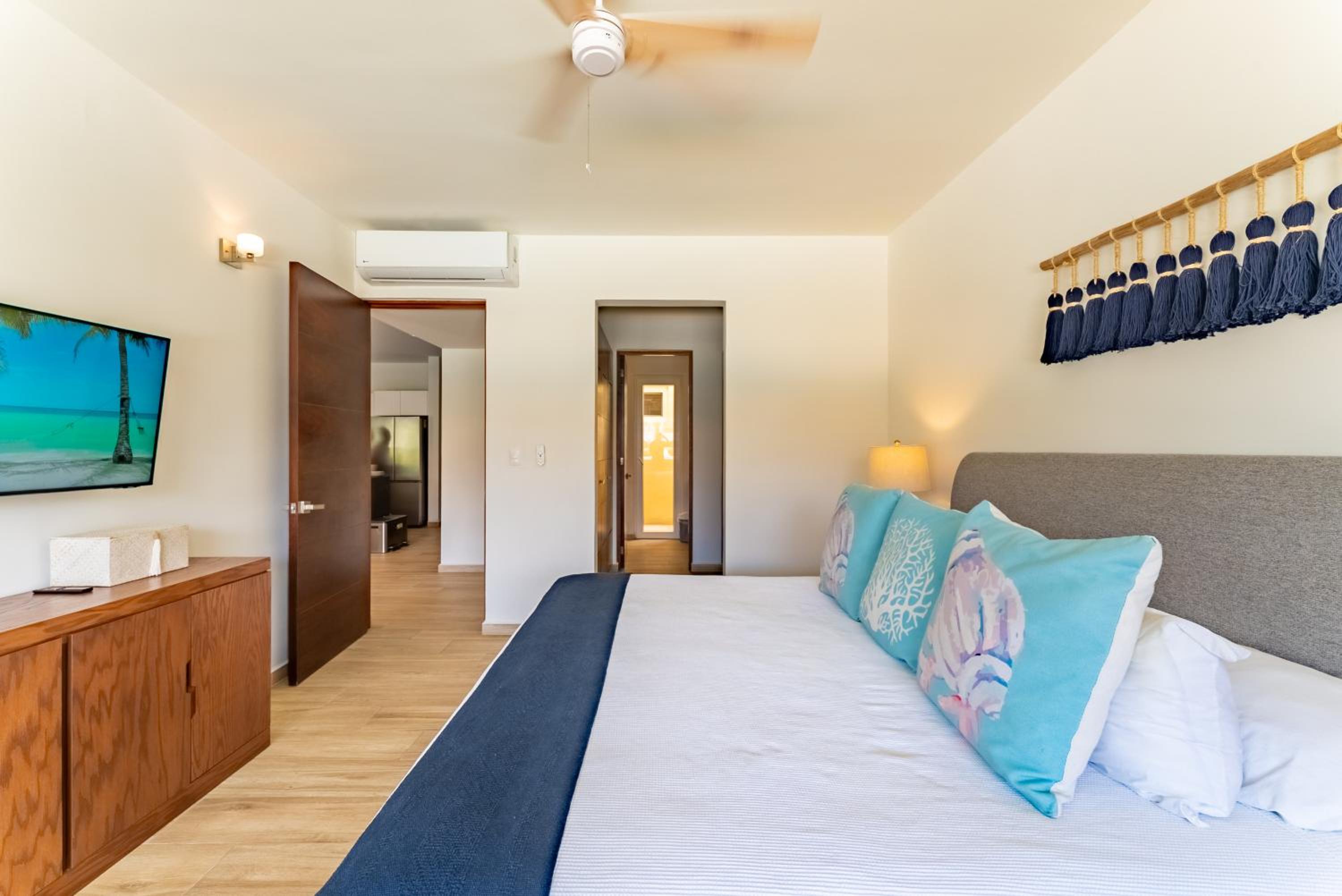 Lagoonfront Apartment with Pool and Beach Access