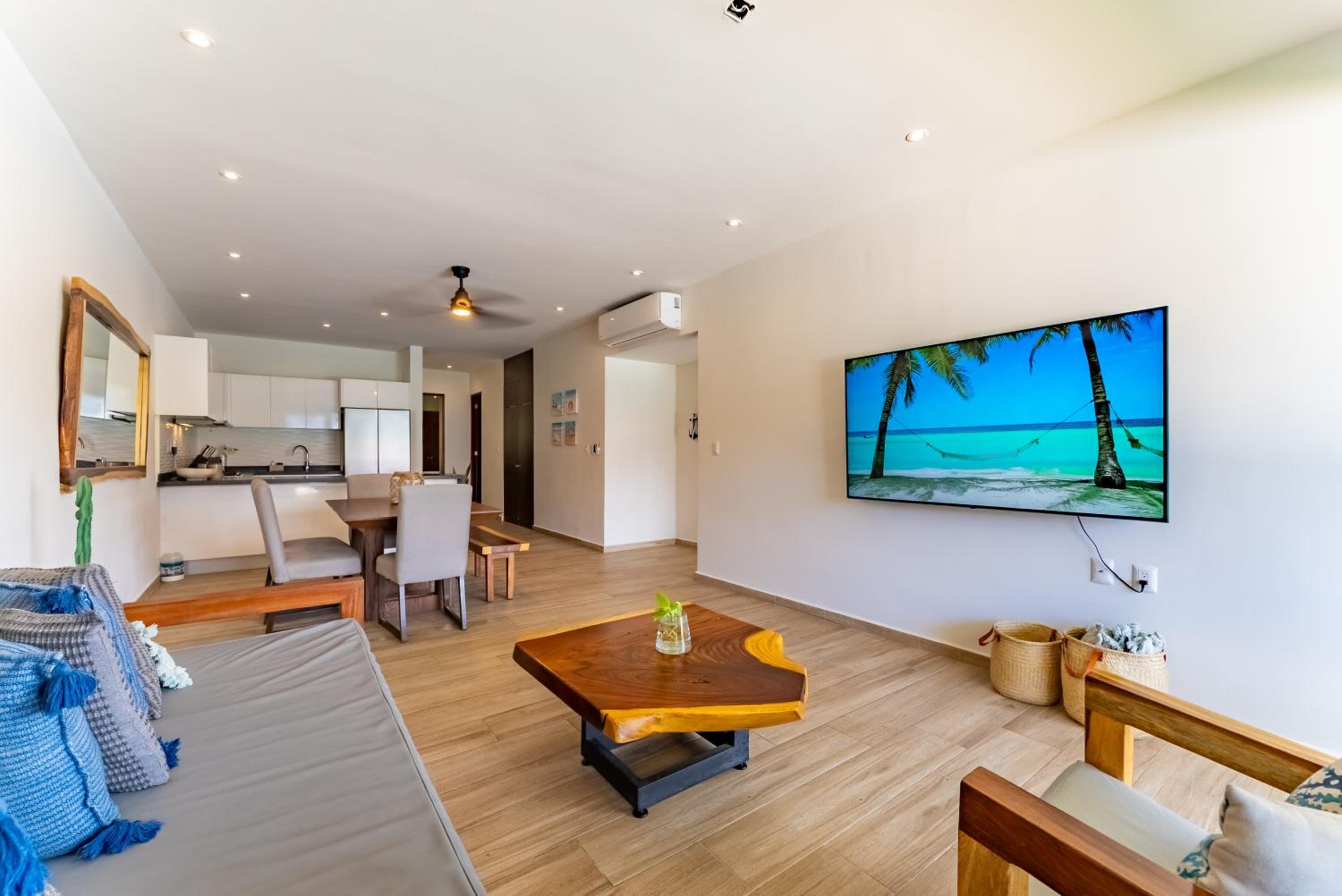Lagoonfront Apartment with Pool and Beach Access