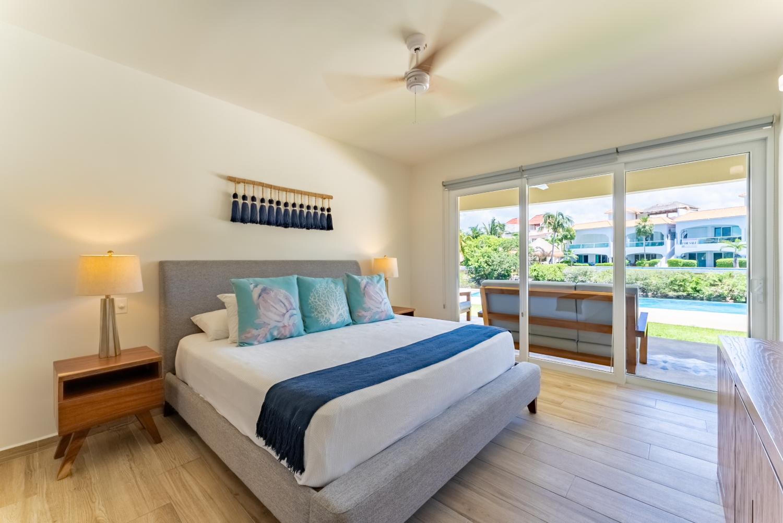 Lagoonfront Apartment with Pool and Beach Access
