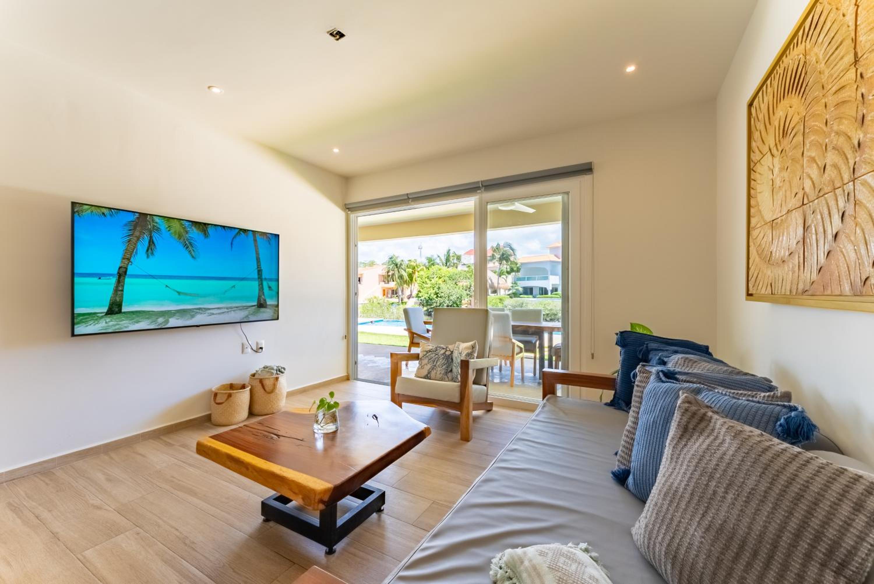 Lagoonfront Apartment with Pool and Beach Access