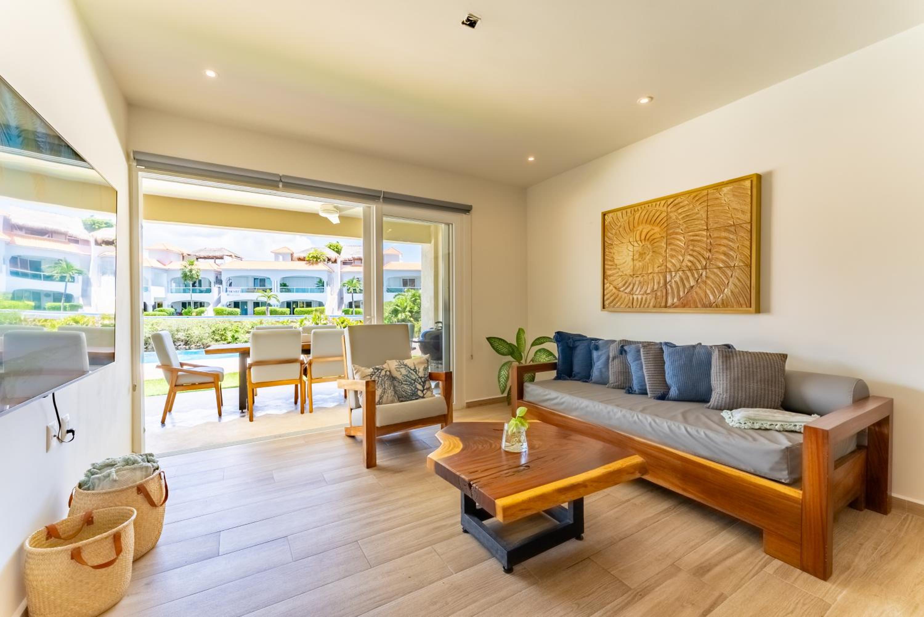 Lagoonfront Apartment with Pool and Beach Access