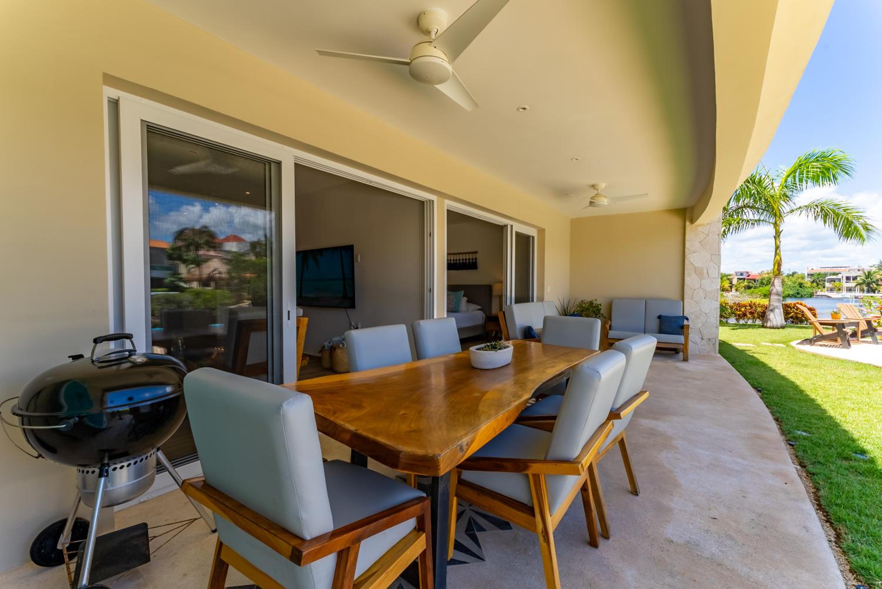 Lagoonfront Apartment with Pool and Beach Access