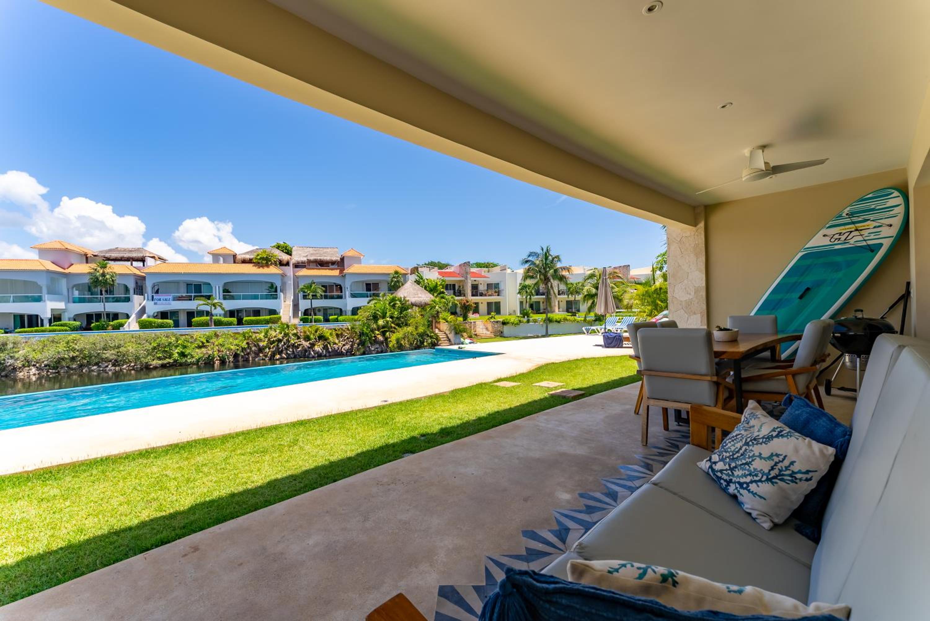 Lagoonfront Apartment with Pool and Beach Access