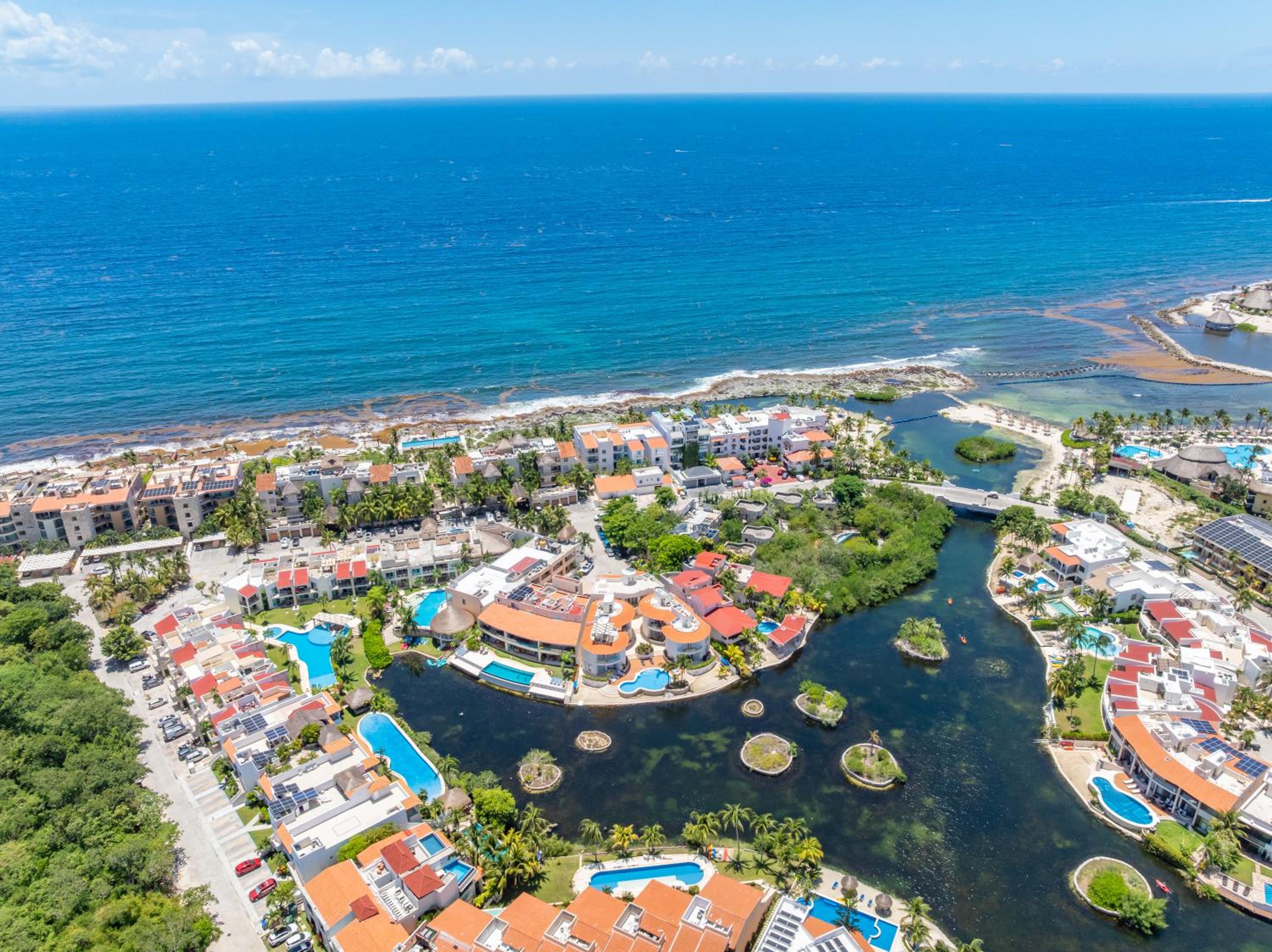 Lagoonfront Apartment with Pool and Beach Access