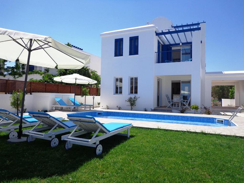 Latchi Riviera Beach Villa No.2 view 2