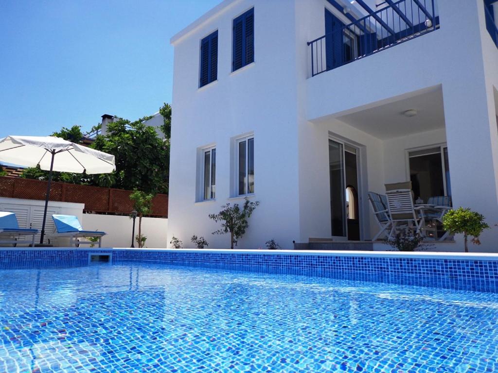 Latchi Riviera Beach Villa No.2 view 5
