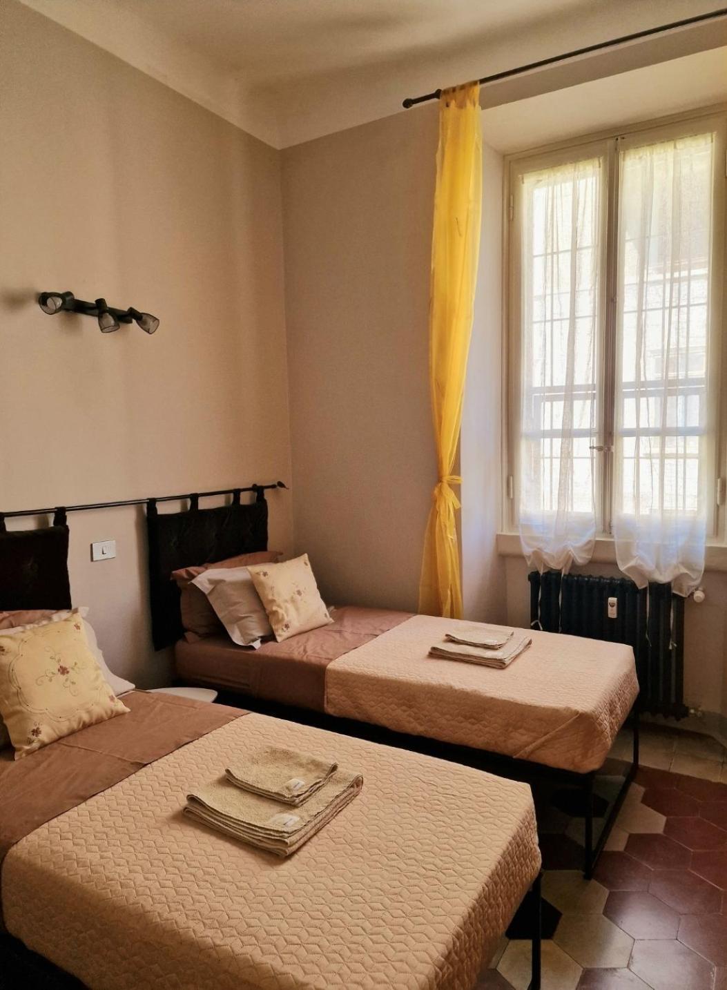 Ampia stanza con bagno privato e zona pranzo
