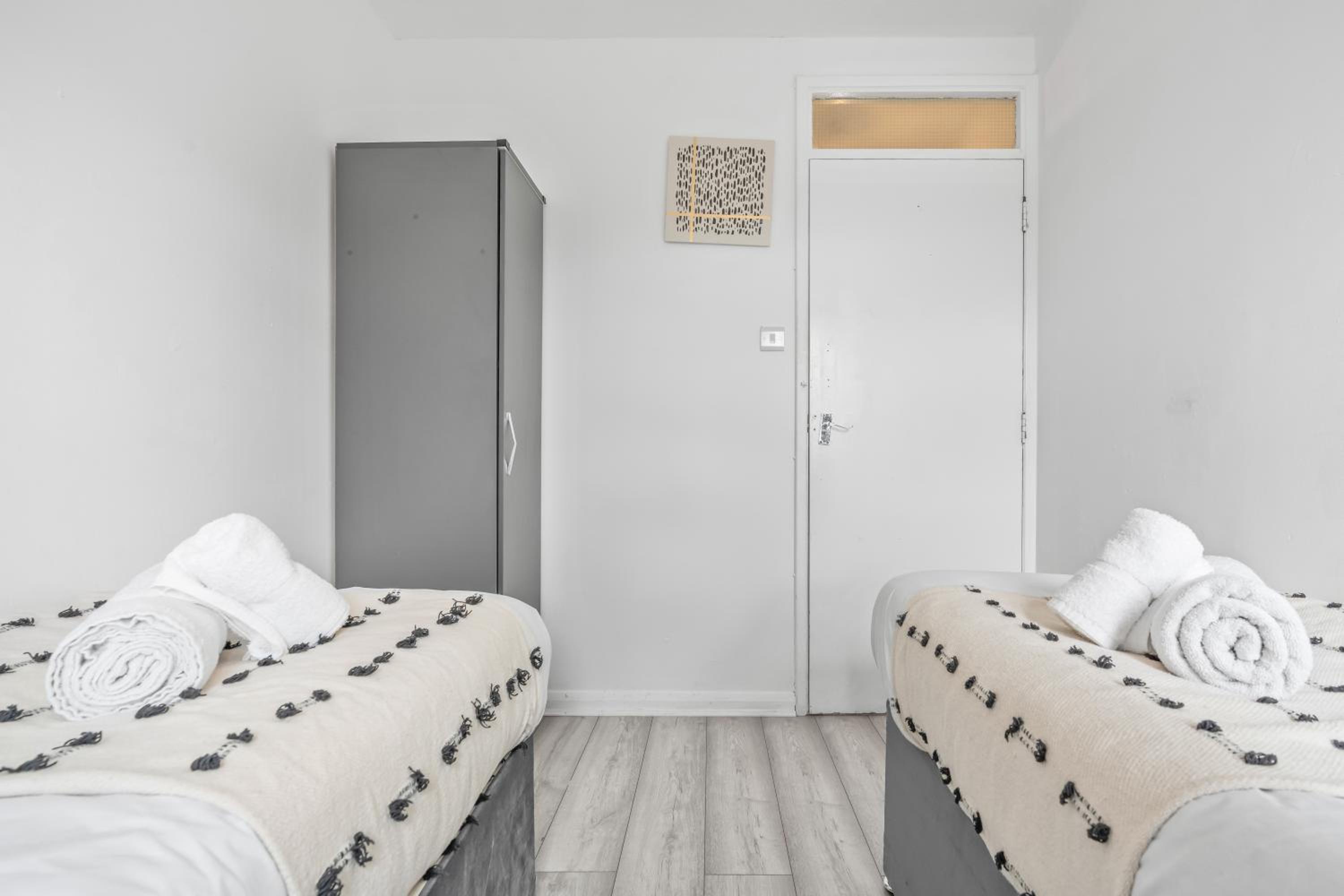 Spacious 2 Bed Flat Croydon Parking