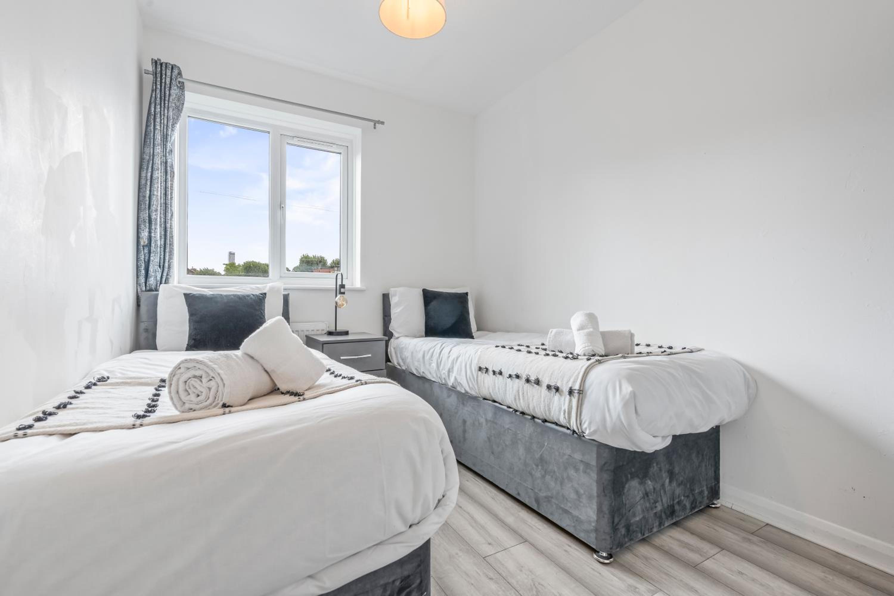 Spacious 2 Bed Flat Croydon Parking