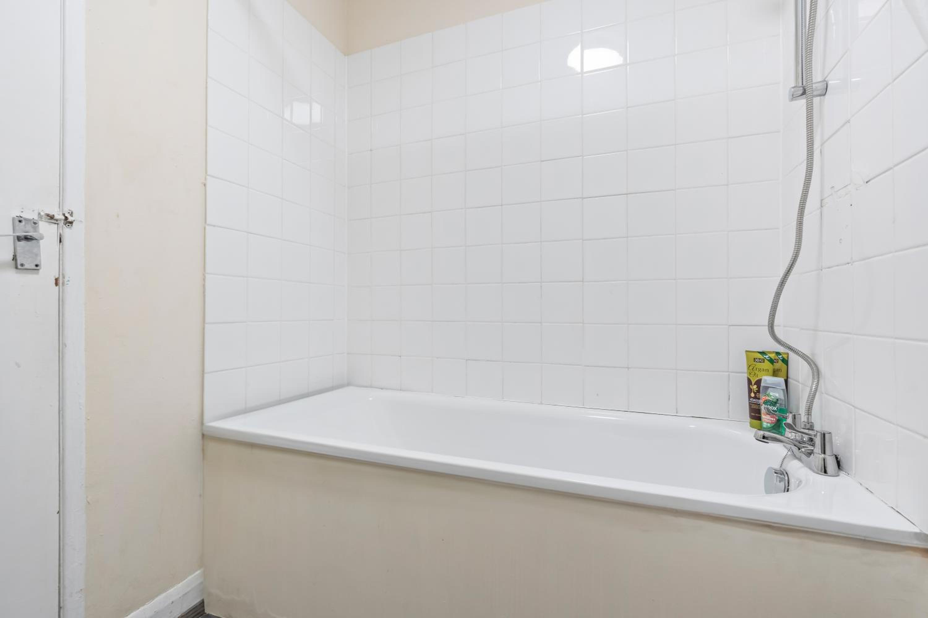 Spacious 2 Bed Flat Croydon Parking