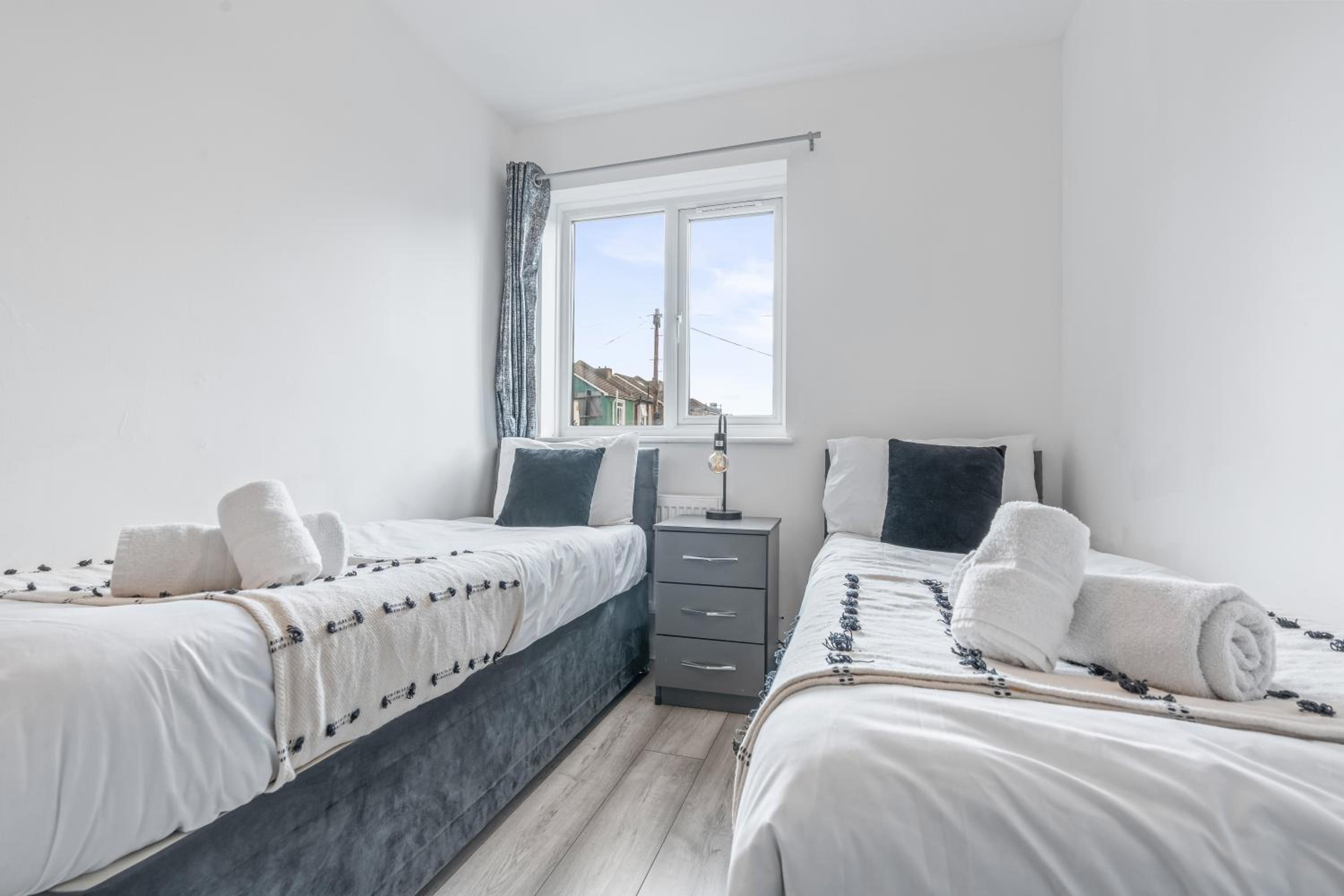 Spacious 2 Bed Flat Croydon Parking