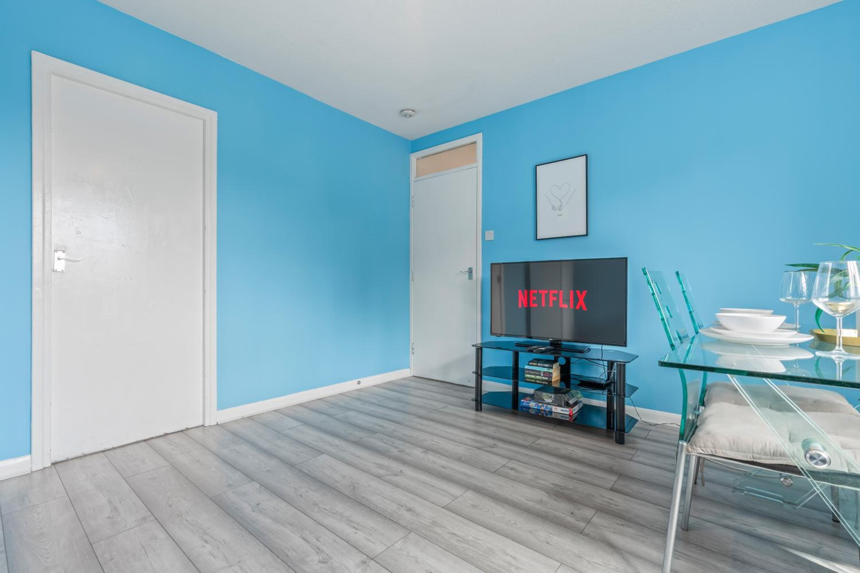 Spacious 2 Bed Flat Croydon Parking