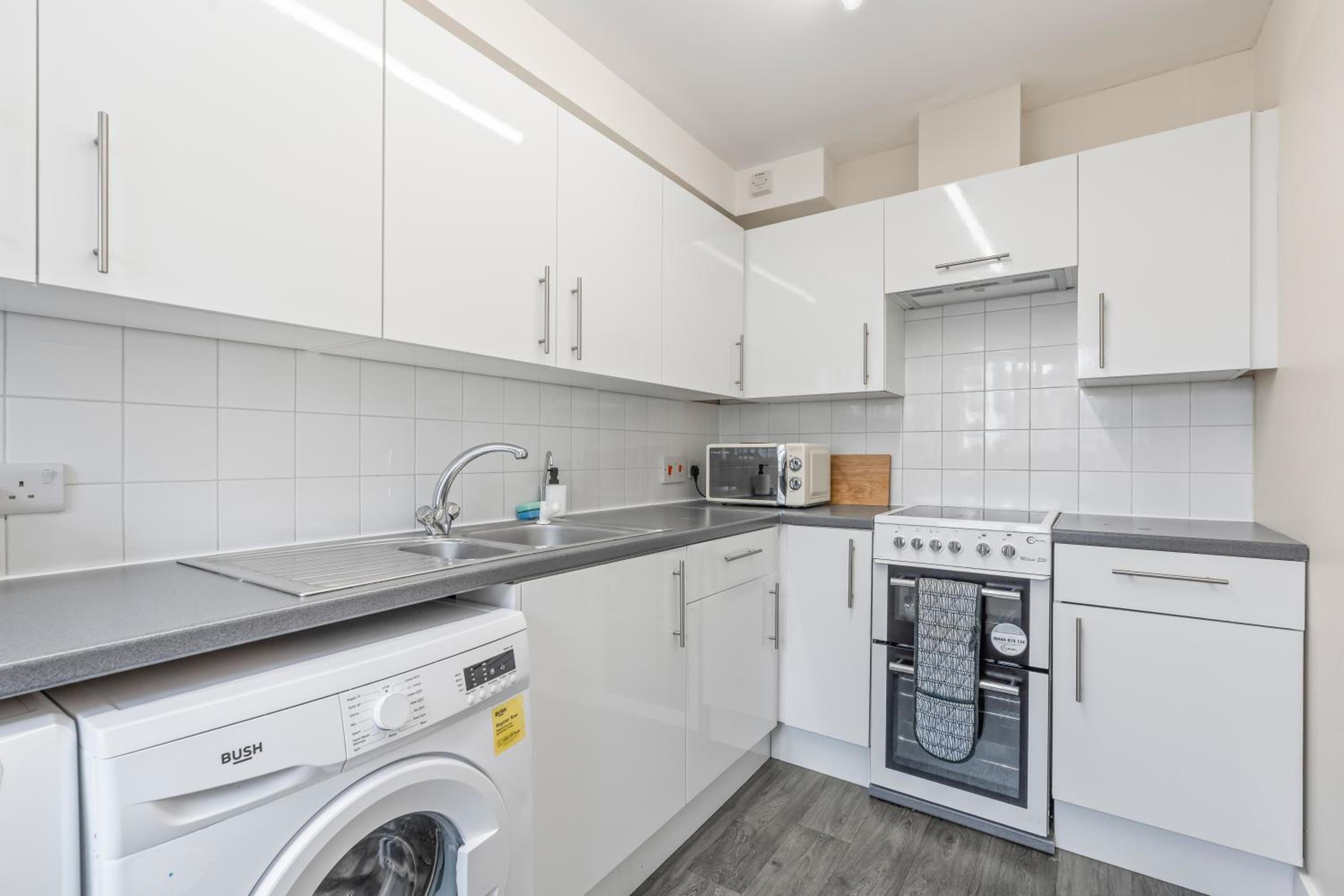 Spacious 2 Bed Flat Croydon Parking