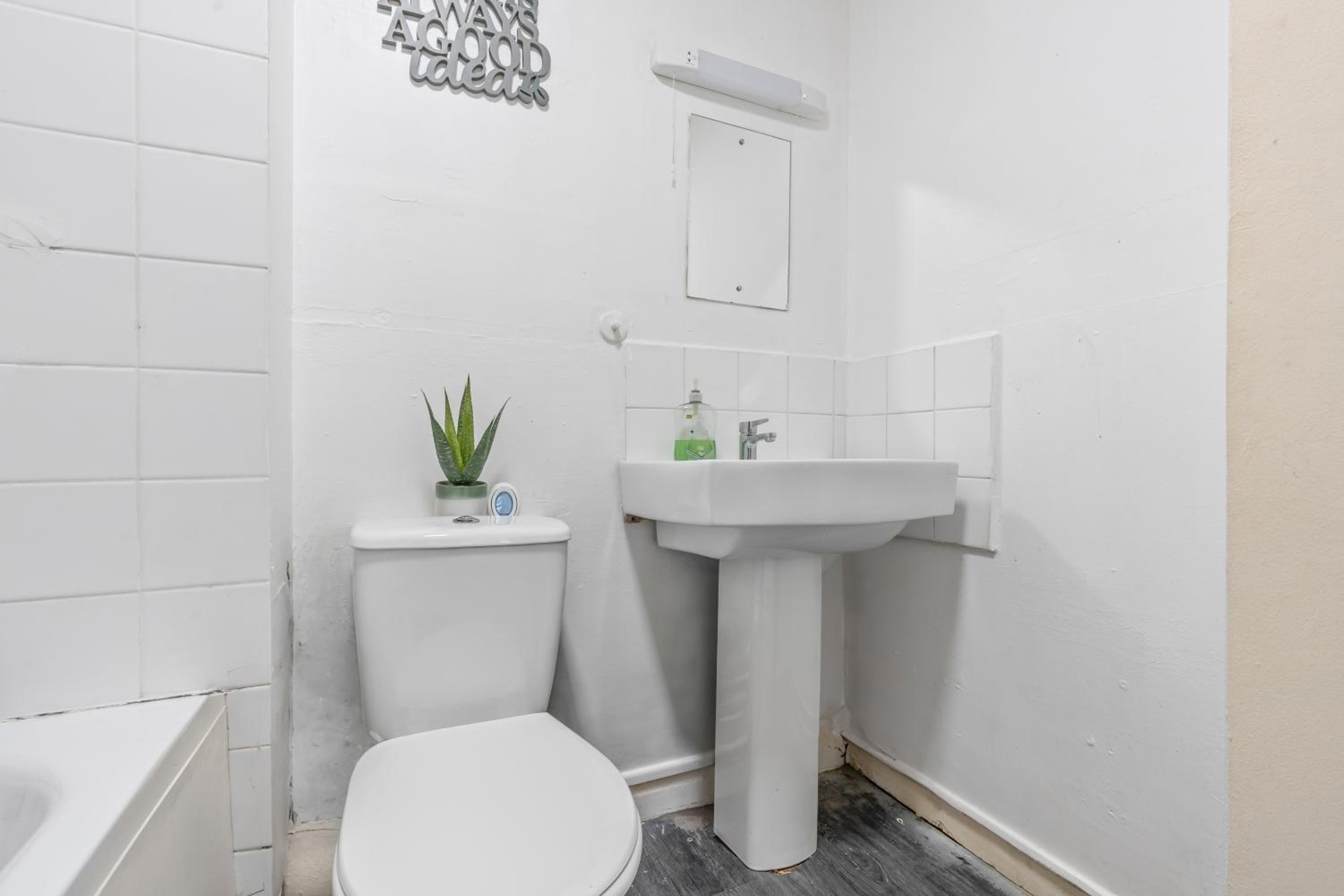 Spacious 2 Bed Flat Croydon Parking
