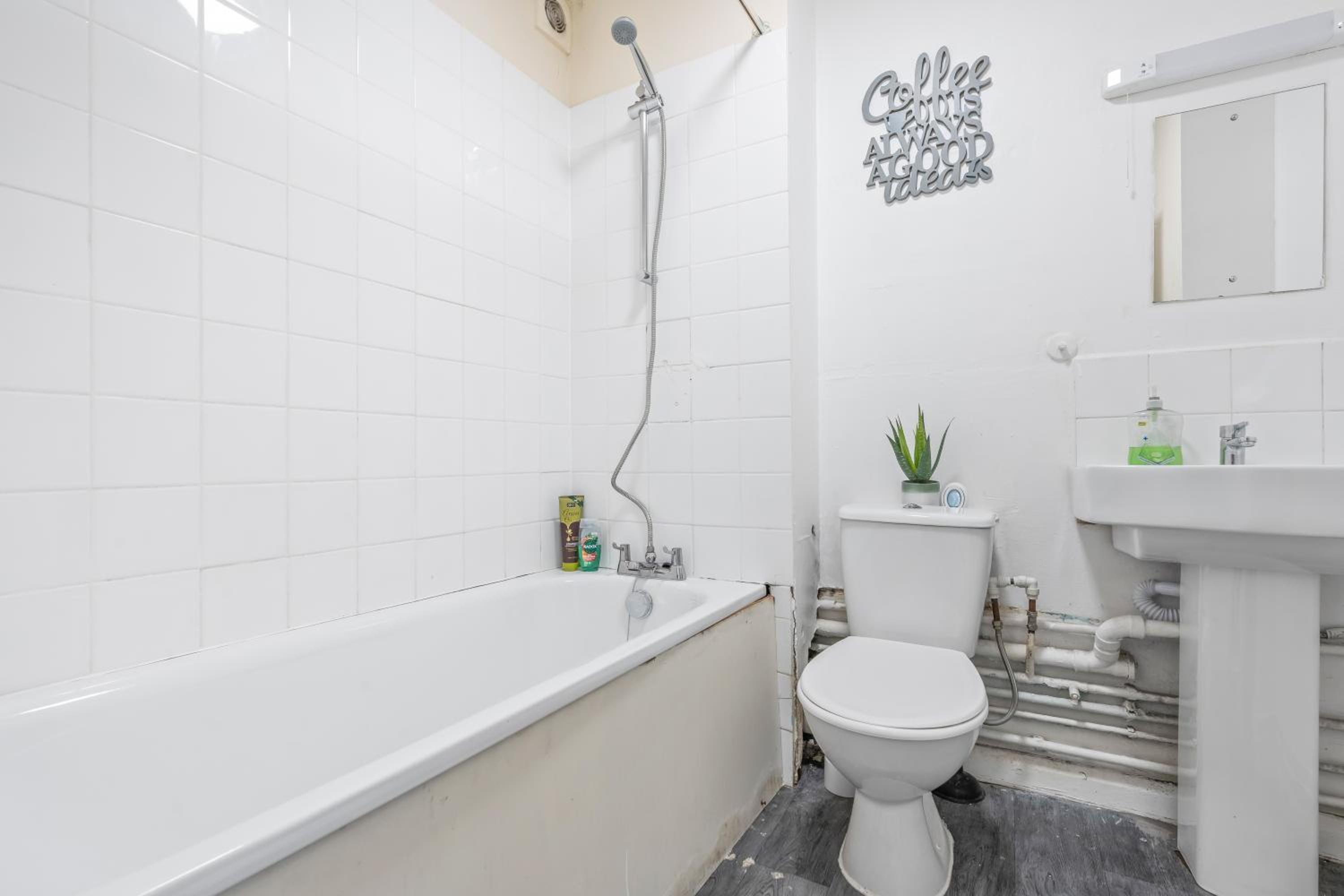 Spacious 2 Bed Flat Croydon Parking