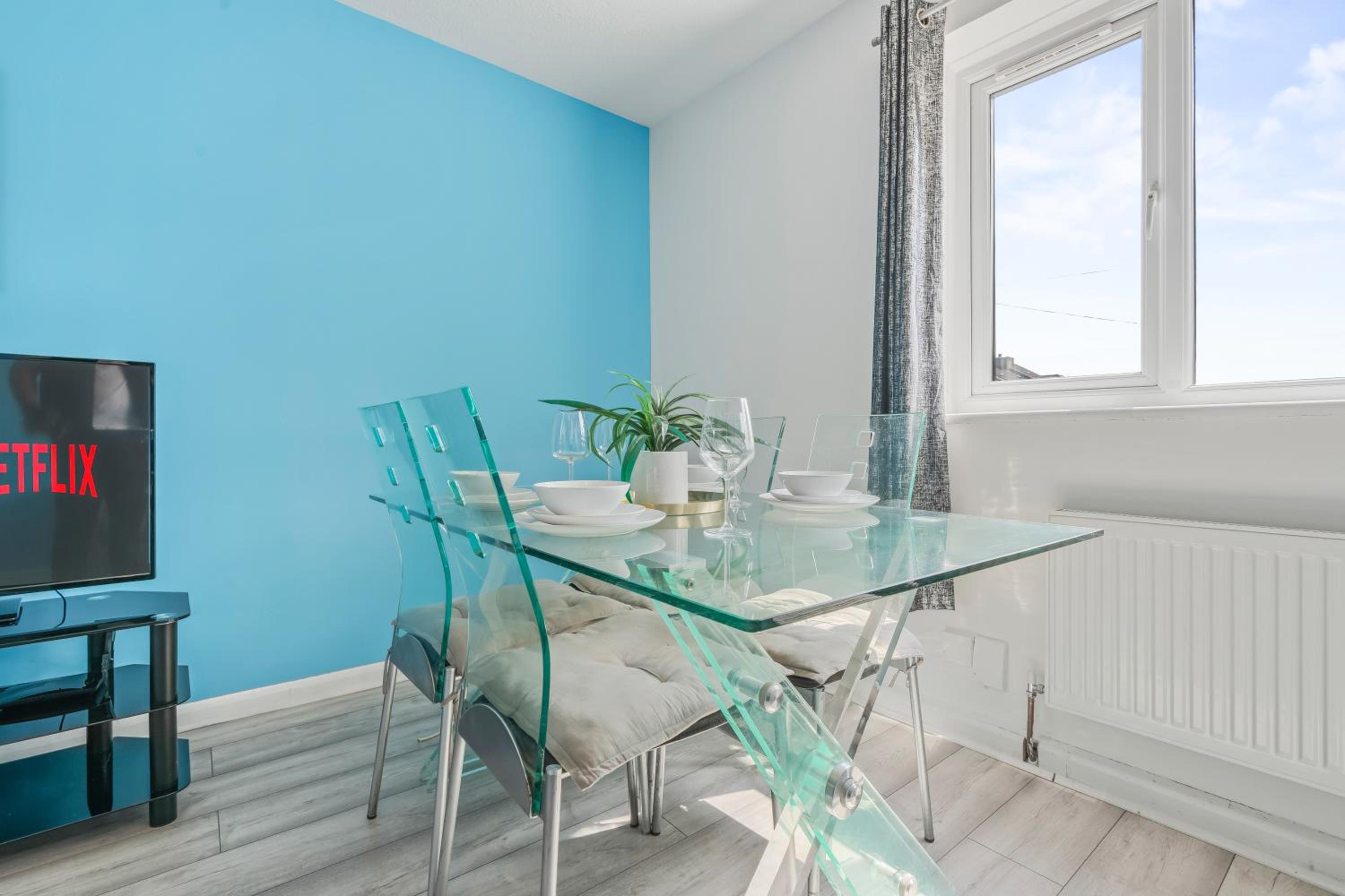 Spacious 2 Bed Flat Croydon Parking