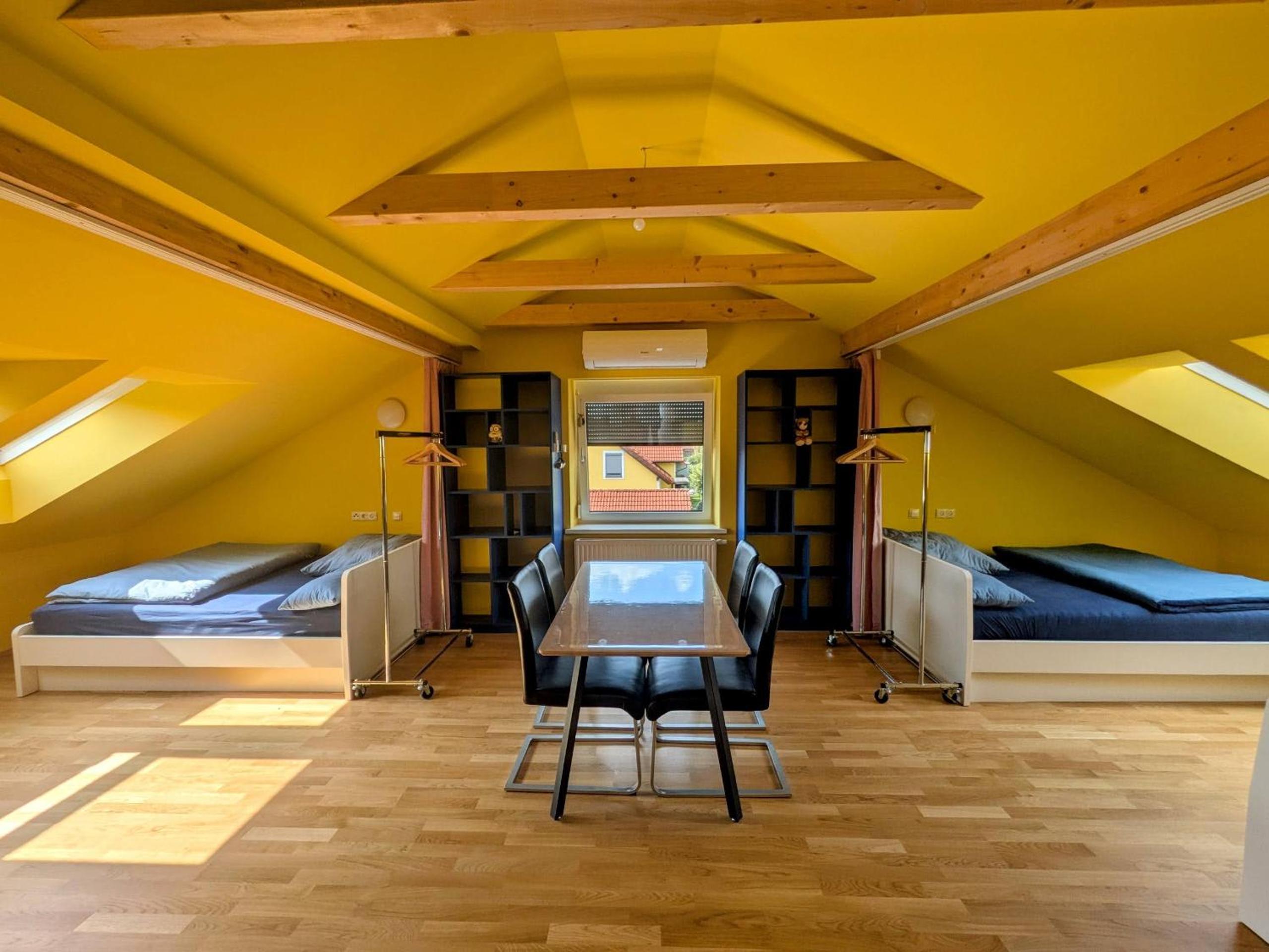 Anton's bunte Welt (100 m², Parkplatz, Garten und viel mehr)