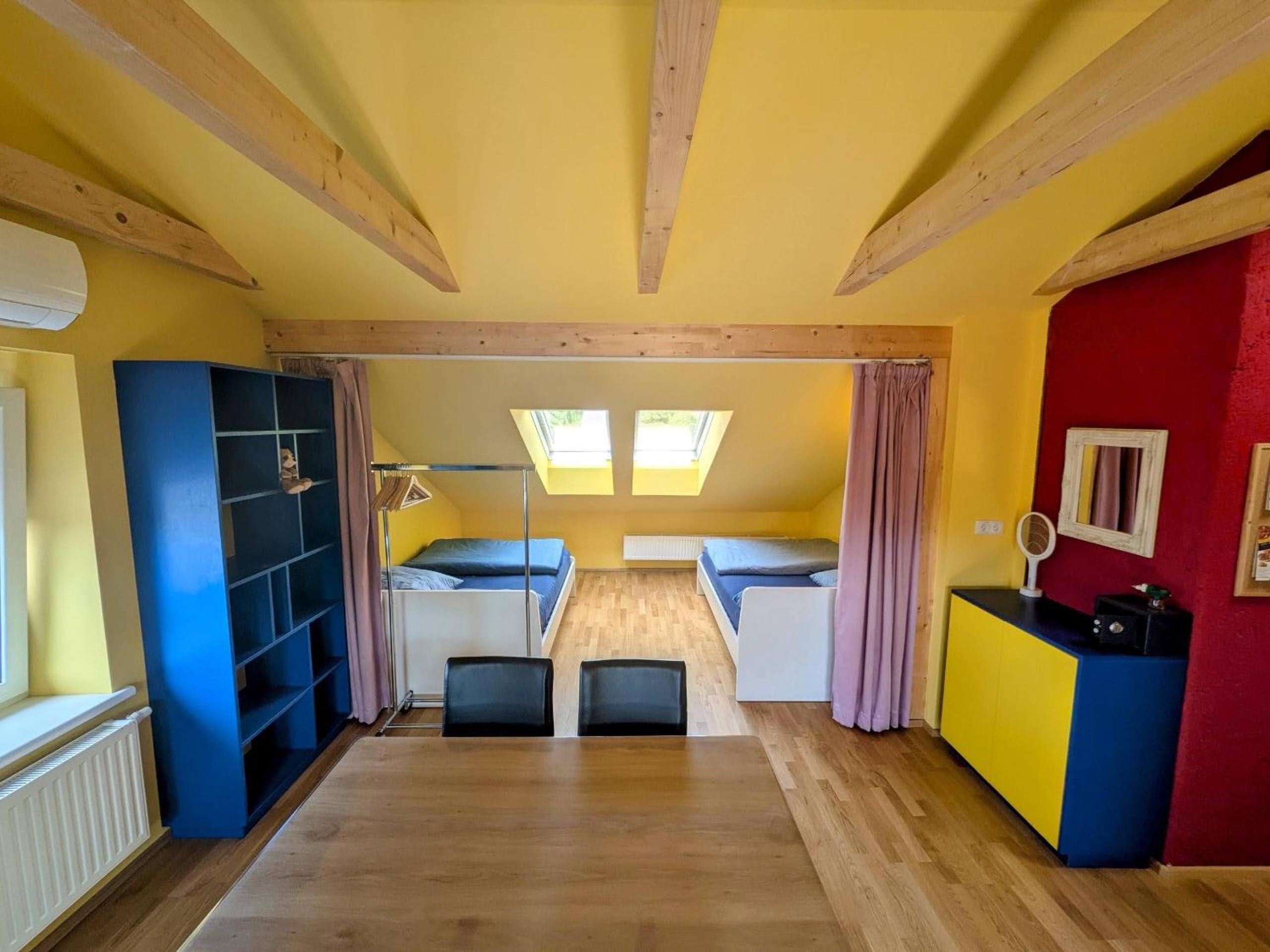 Anton's bunte Welt (100 m², Parkplatz, Garten und viel mehr)