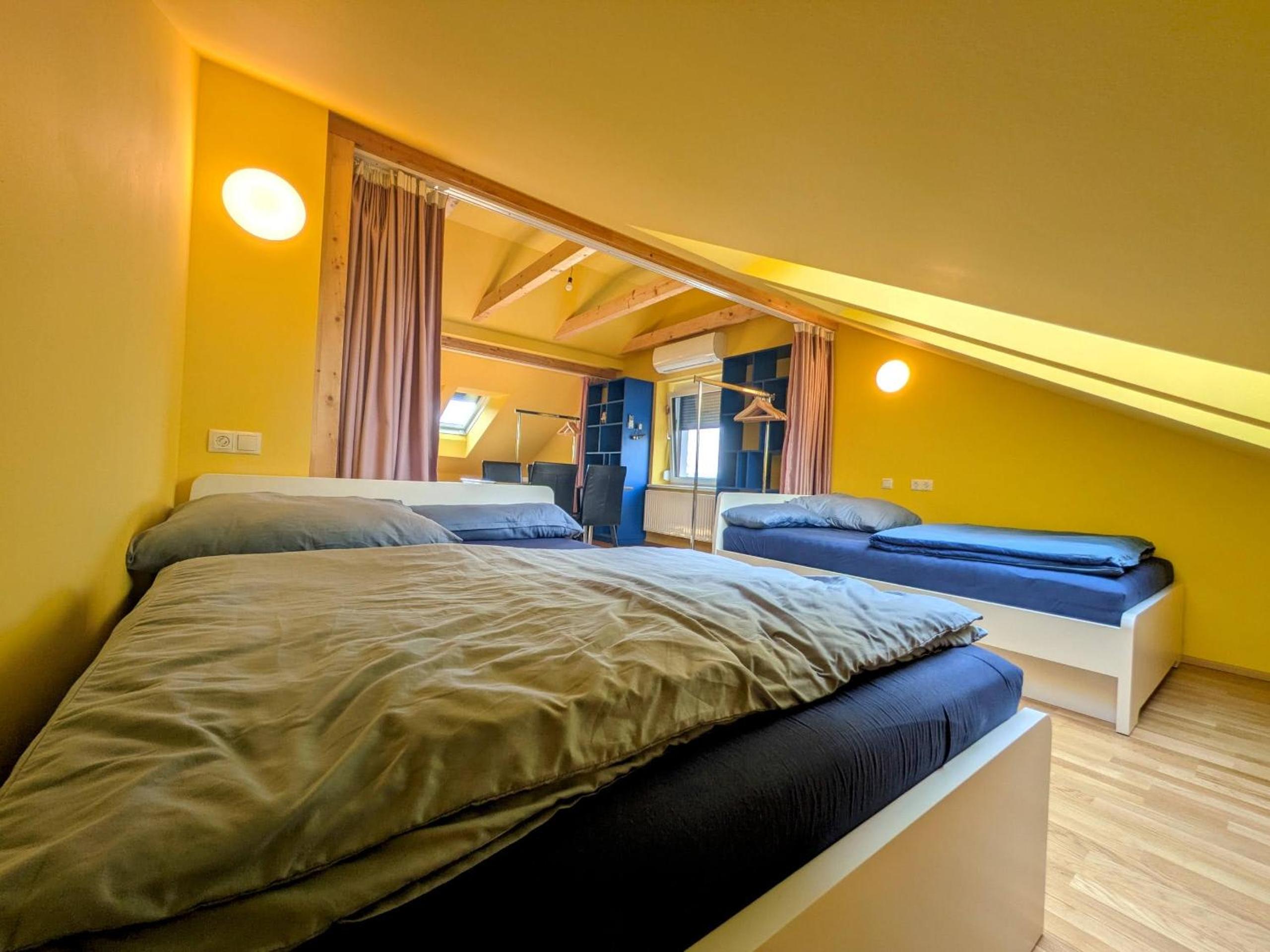 Anton's bunte Welt (100 m², Parkplatz, Garten und viel mehr)