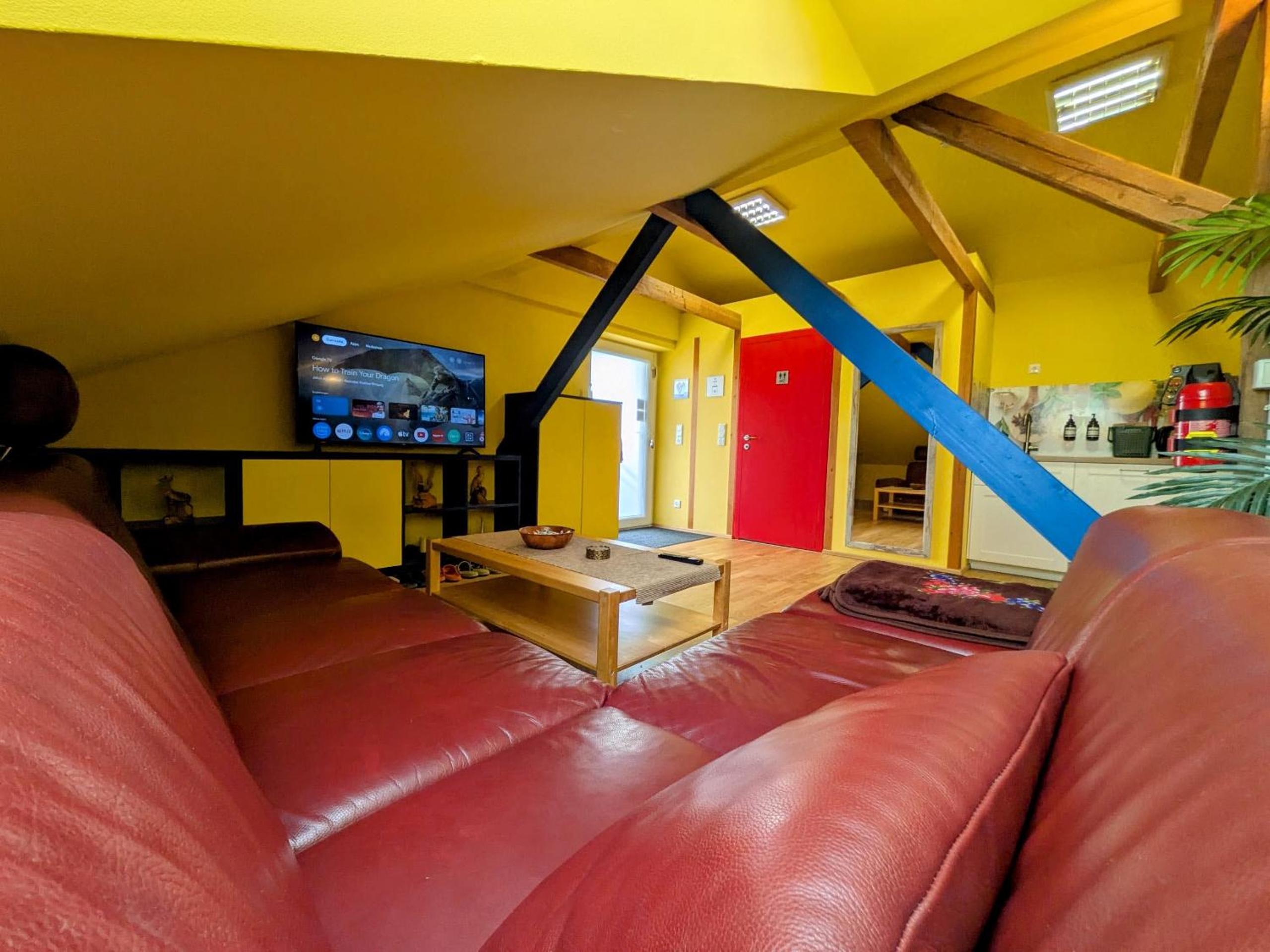 Anton's bunte Welt (100 m², Parkplatz, Garten und viel mehr)
