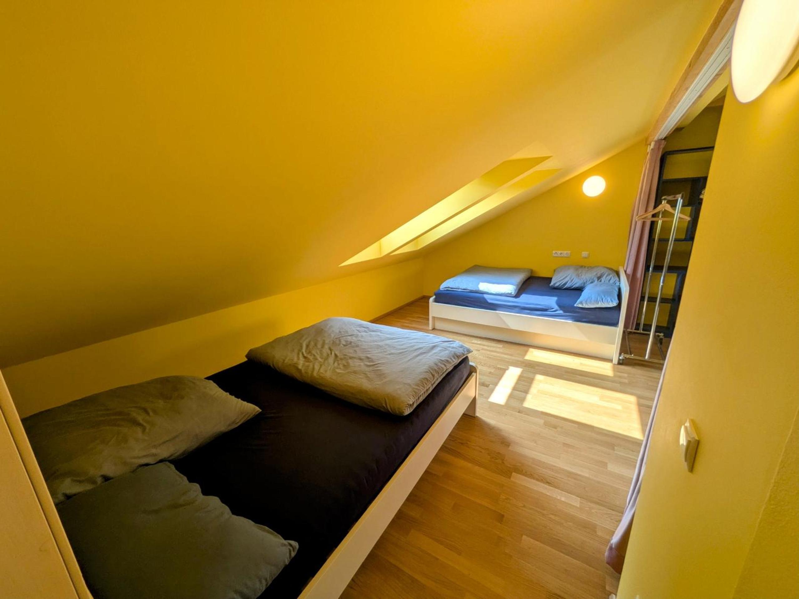 Anton's bunte Welt (100 m², Parkplatz, Garten und viel mehr)