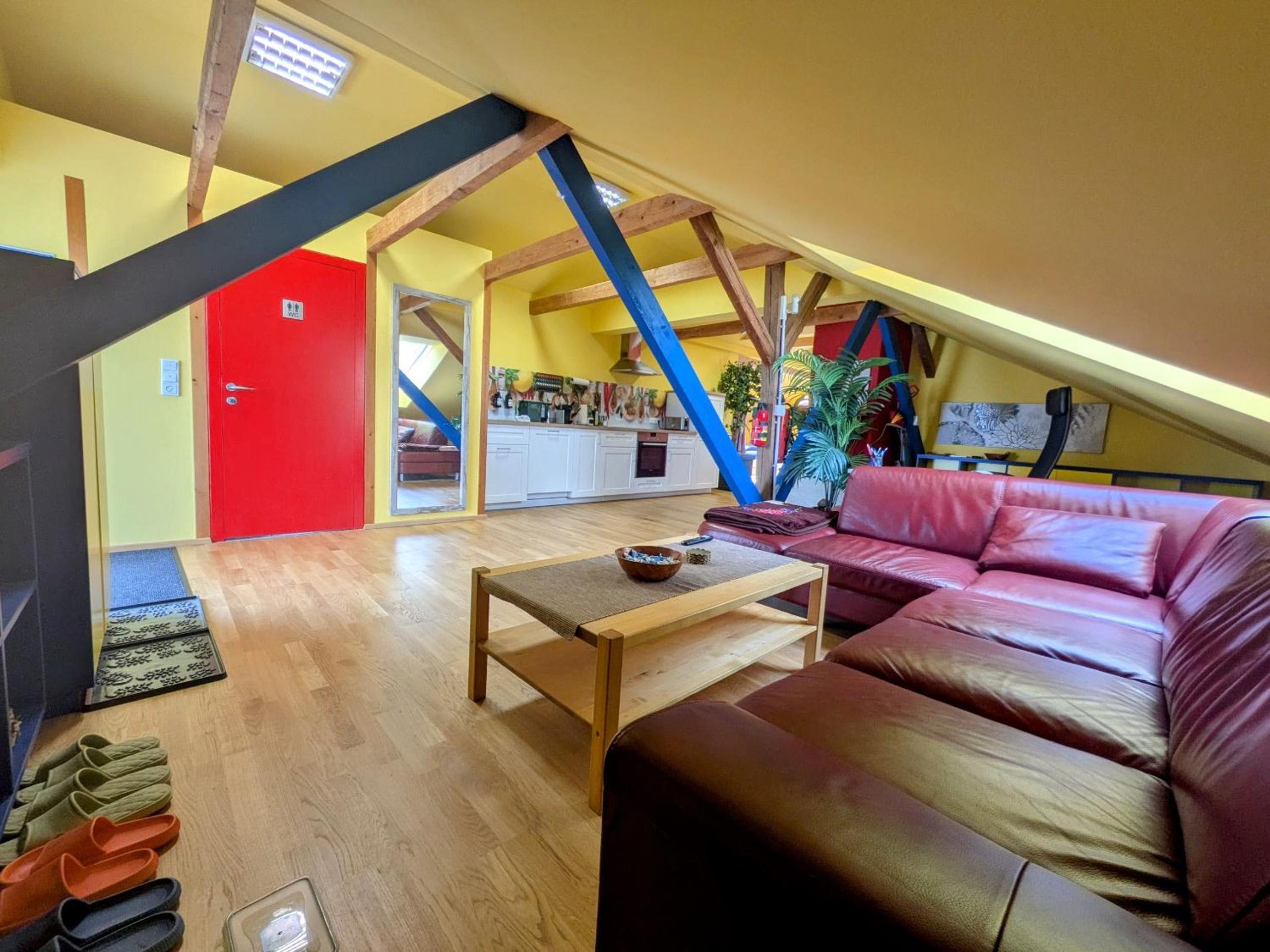 Anton's bunte Welt (100 m², Parkplatz, Garten und viel mehr)