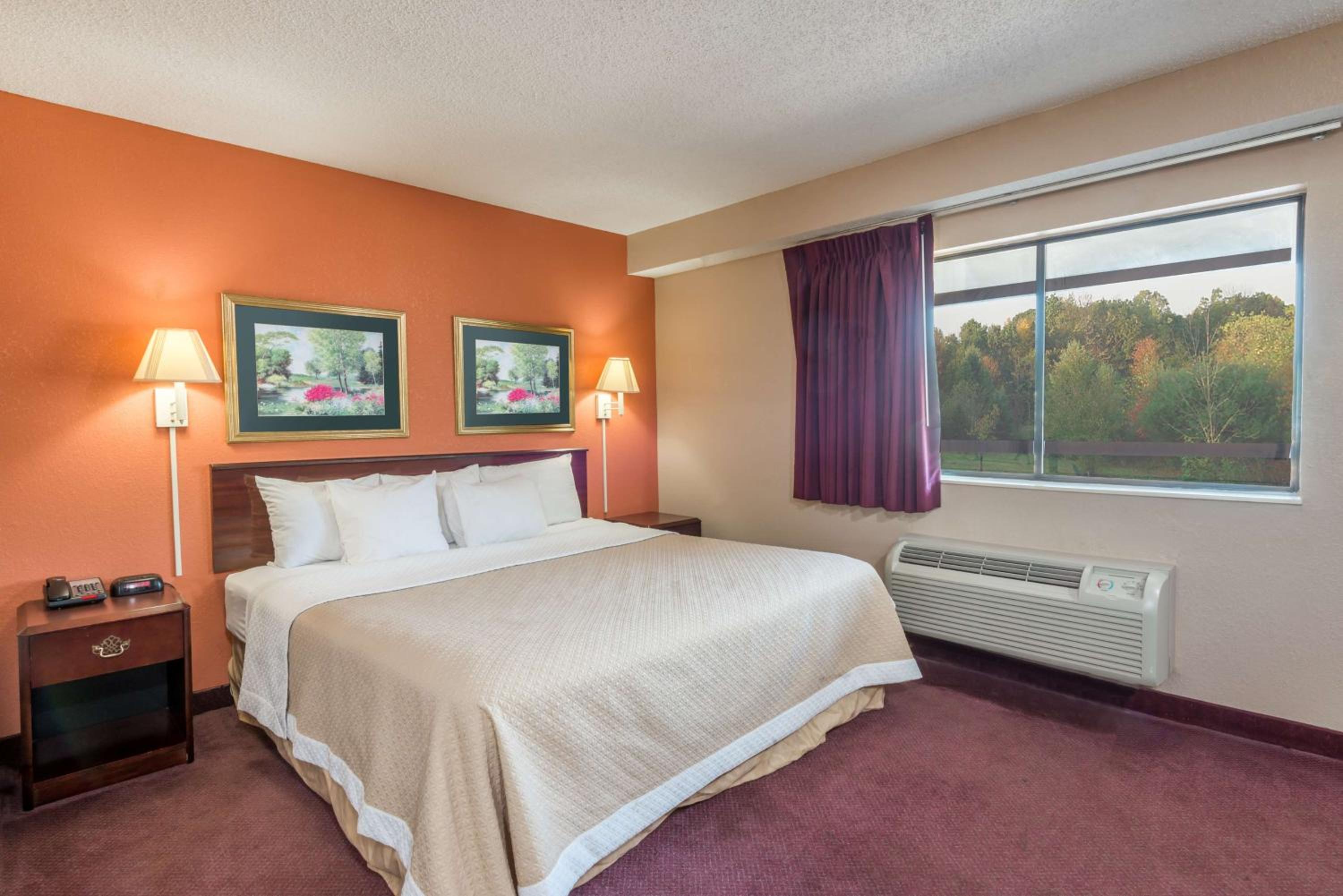 Days Inn by Wyndham Pittsburgh-Harmarville - Property Image 4