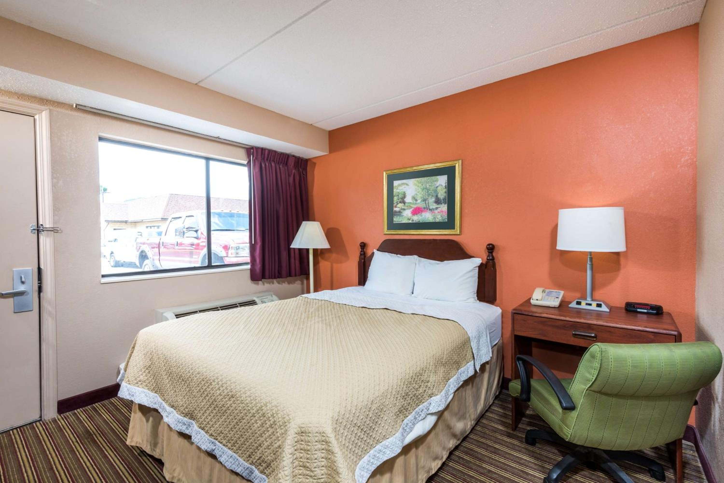 Days Inn by Wyndham Pittsburgh-Harmarville - Property Image 7