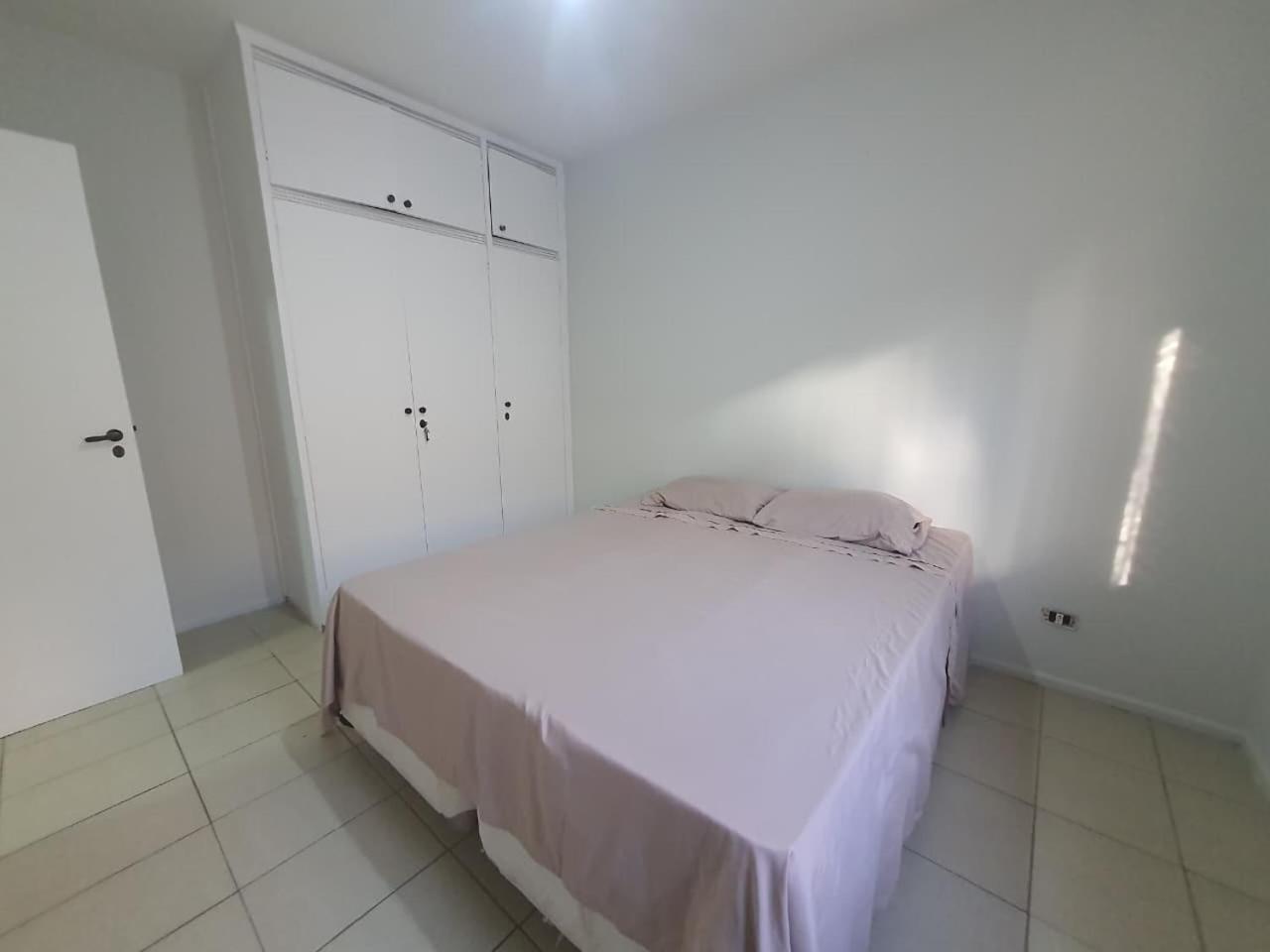 3 quadras da praia da enseada
