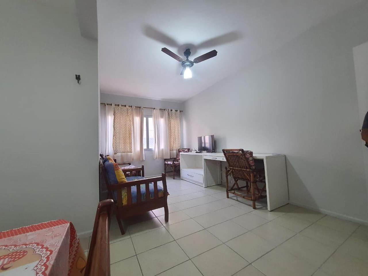 3 quadras da praia da enseada