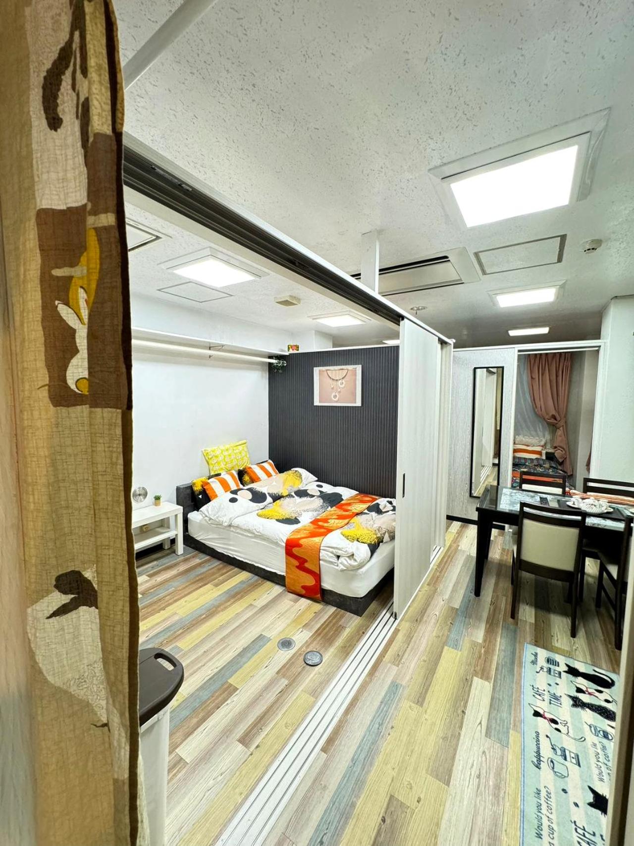 White House - 新宿 1 站地 - 新大久保站 6 Min - 歌舞伎町 4 Min